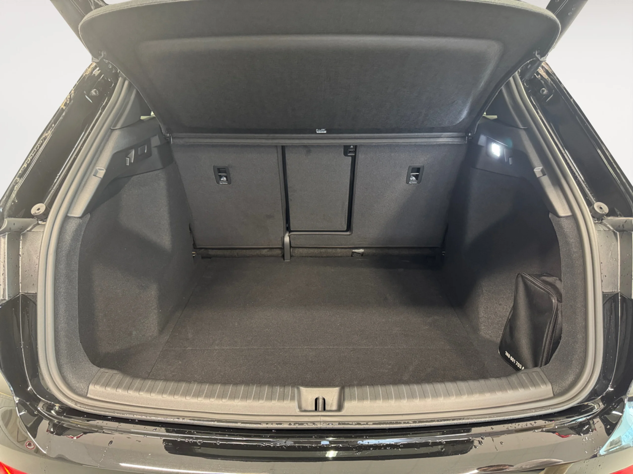 AUDI Q4 E TRON GENUINE EDITION 45 E TRON 210KW 82KWH - Foto 7
