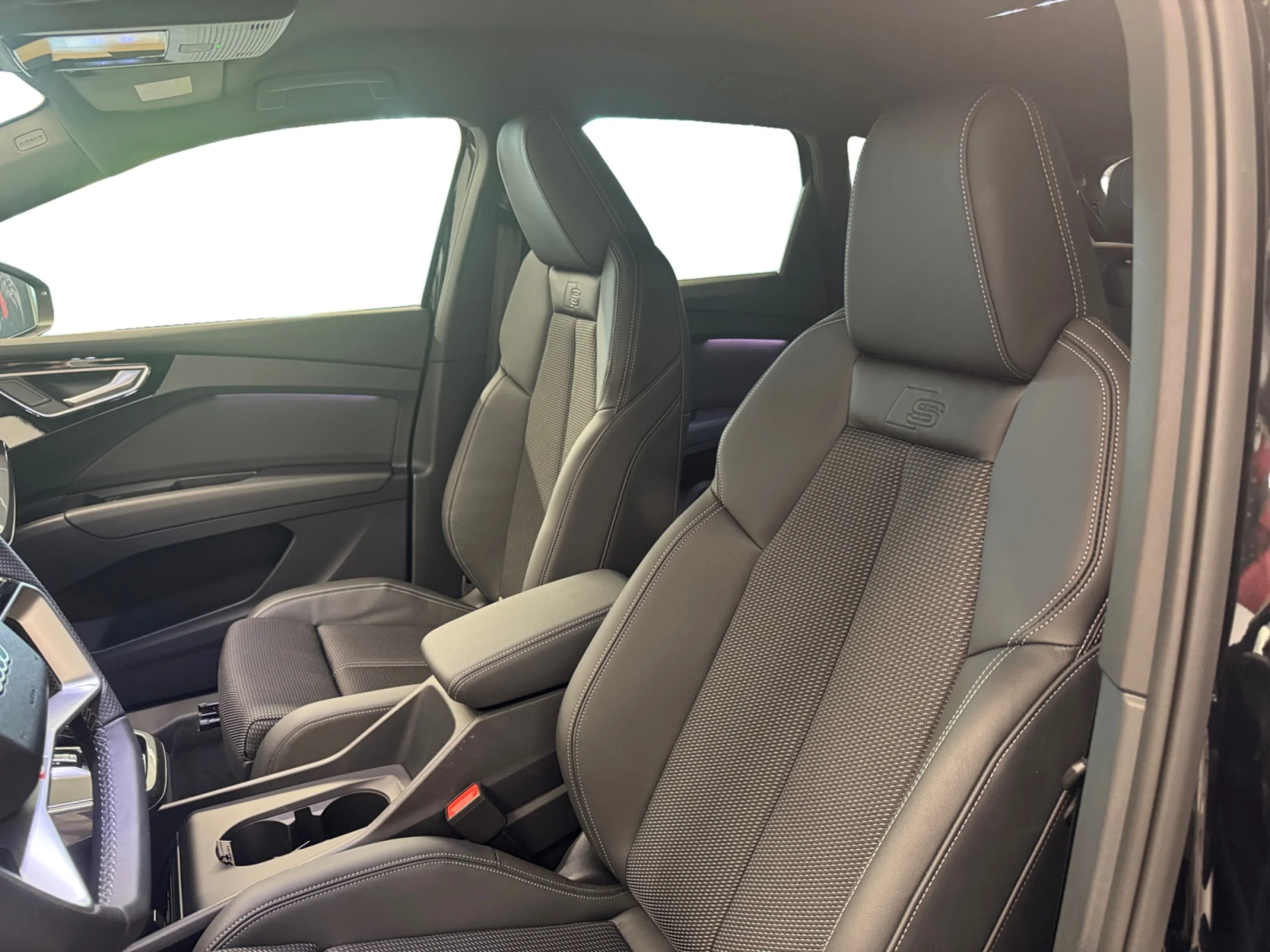 AUDI Q4 E TRON GENUINE EDITION 45 E TRON 210KW 82KWH - Foto 9