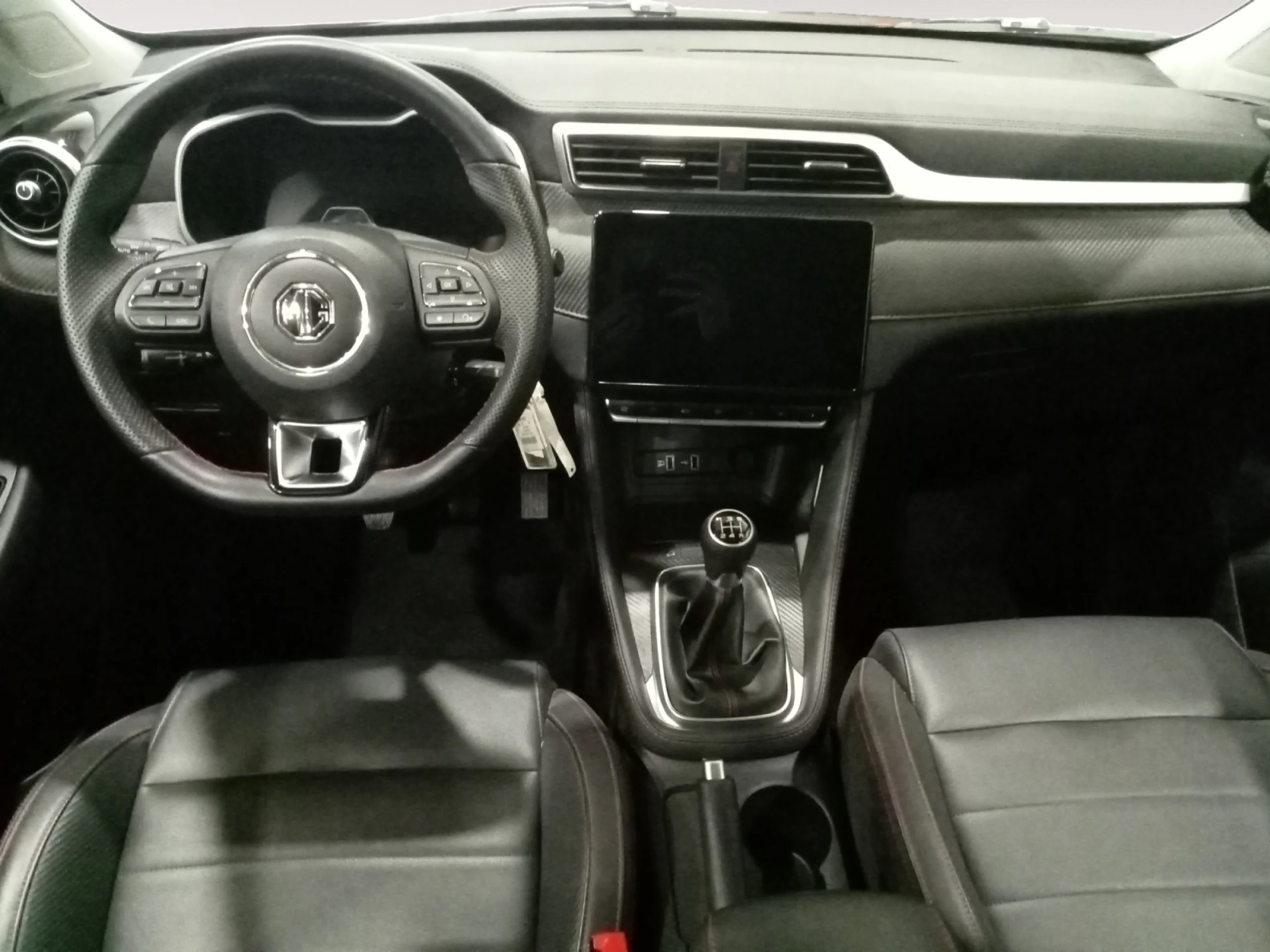 MG Zs 1.5 LUXURY - Foto 4