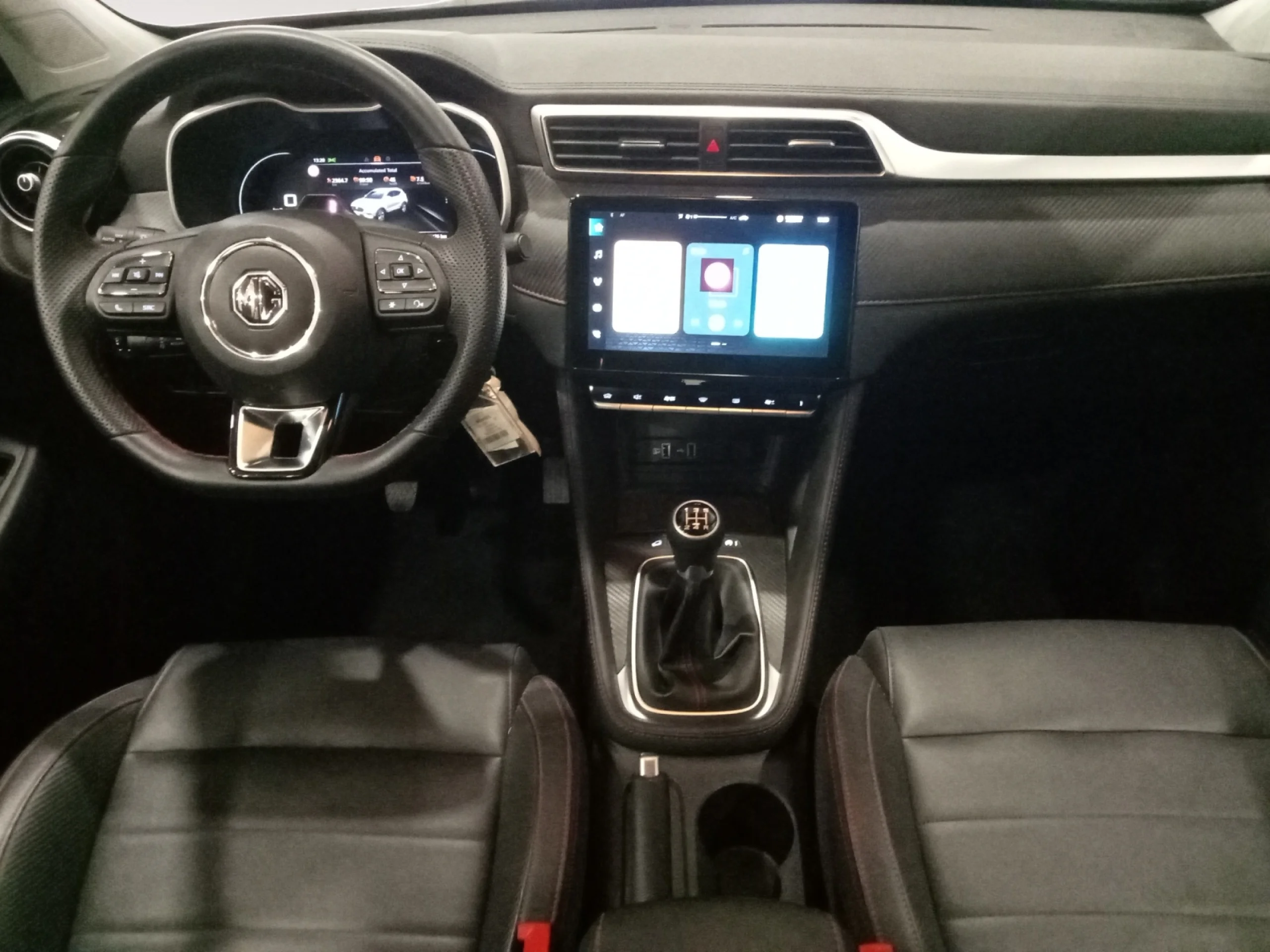 MG Zs 1.5 LUXURY - Foto 11