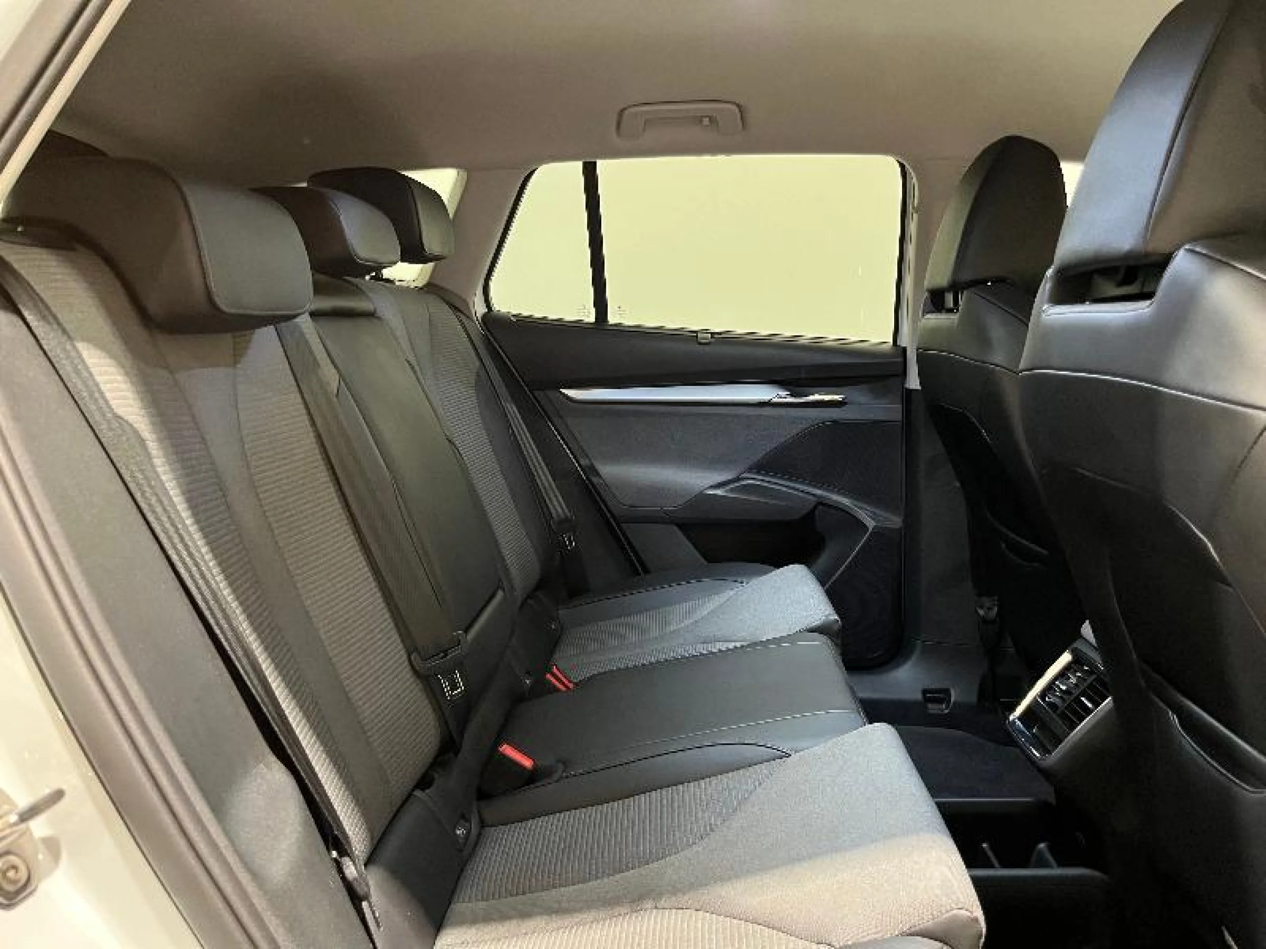 SKODA ENYAQ IV 80 150 KW (204 CV) 82 KWH (77 KWH NET - Foto 6