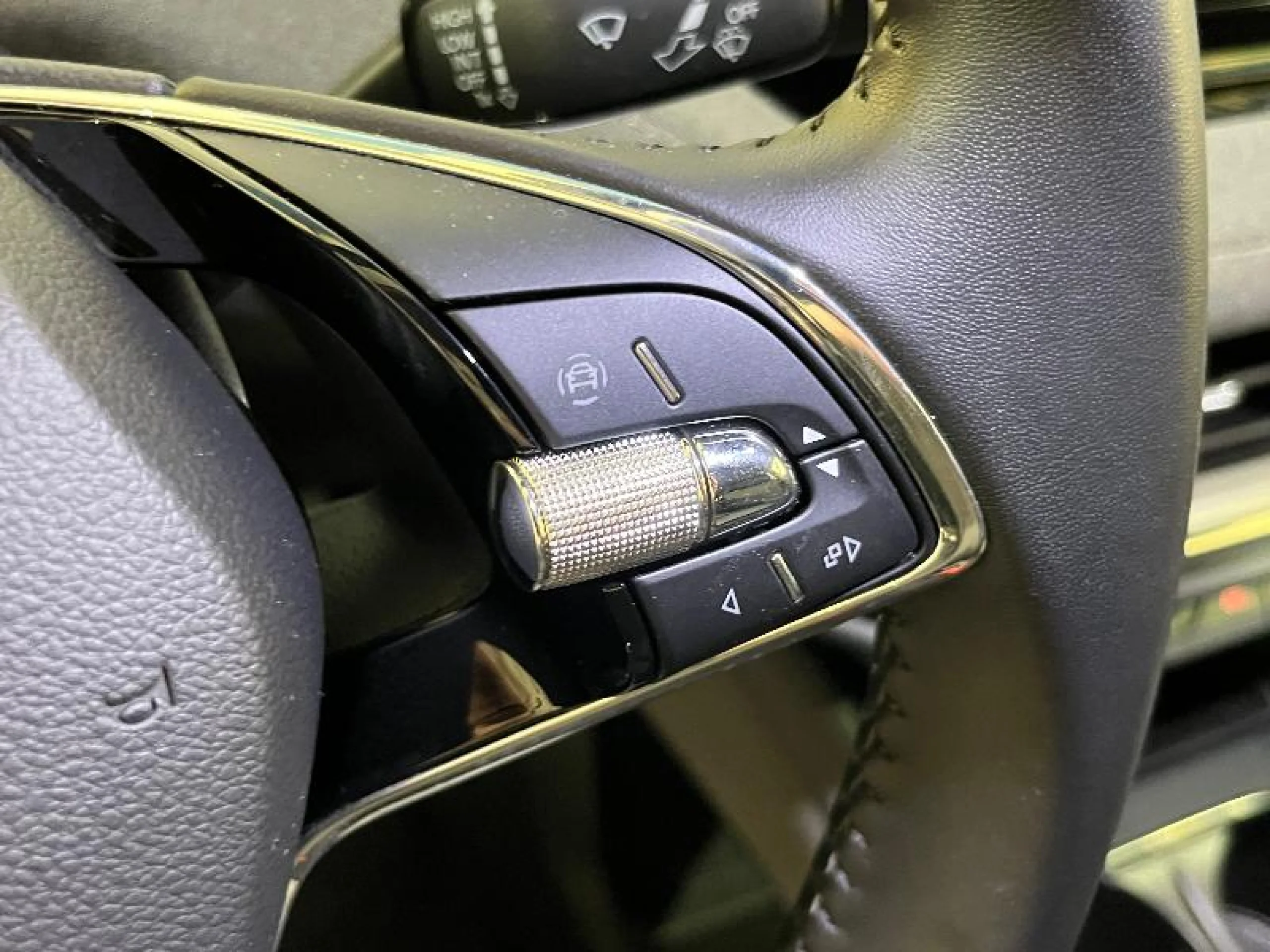 SKODA ENYAQ IV 80 150 KW (204 CV) 82 KWH (77 KWH NET - Foto 11