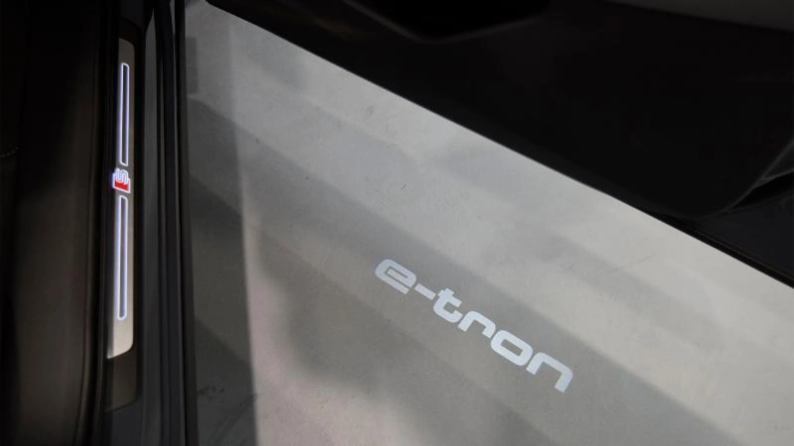 AUDI Q8 e tron S LINE 50 QUATTRO - Foto 19