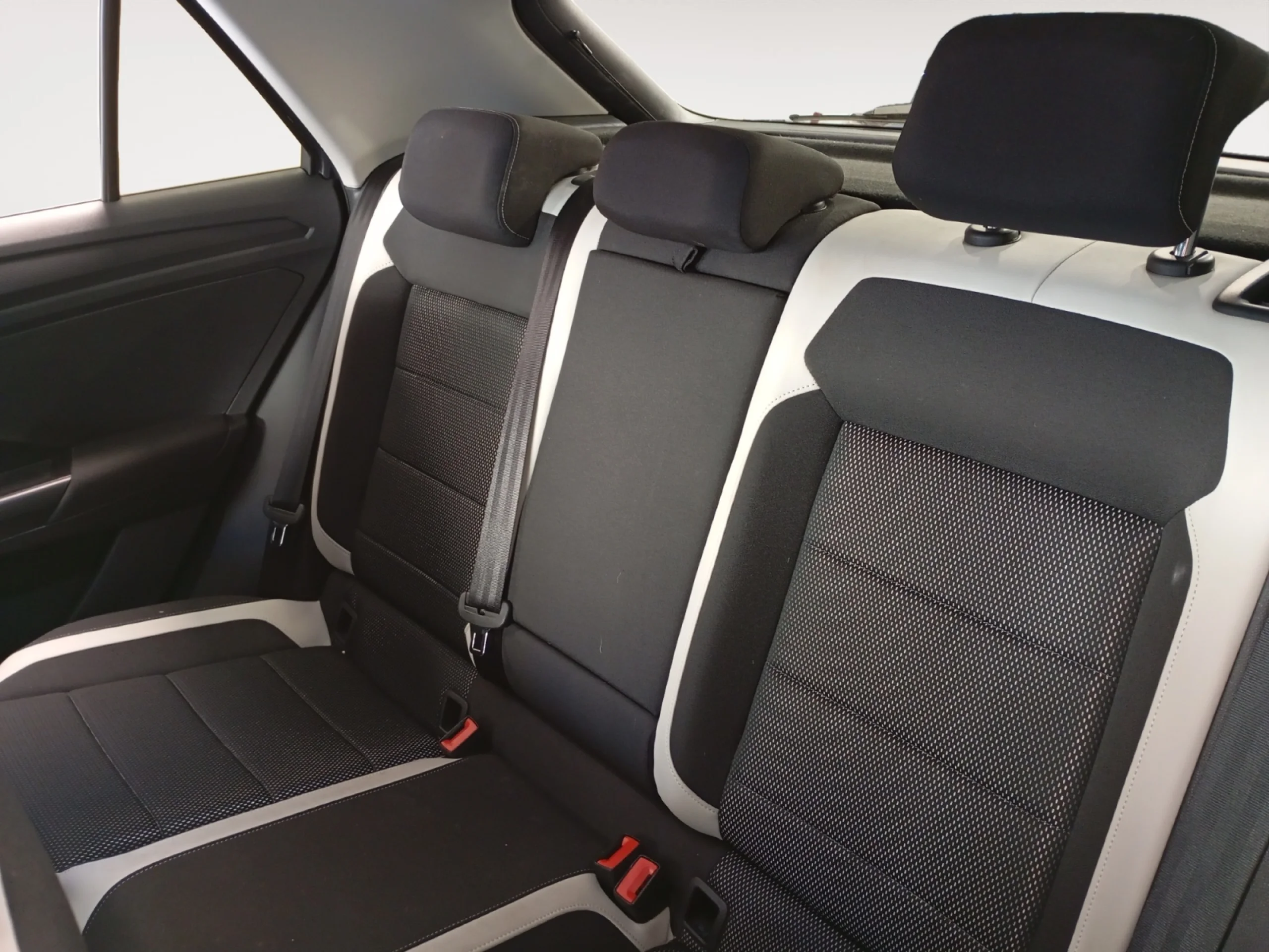 VOLKSWAGEN T ROC SPORT 1.5 TSI 110KW (150CV) DSG - Foto 6