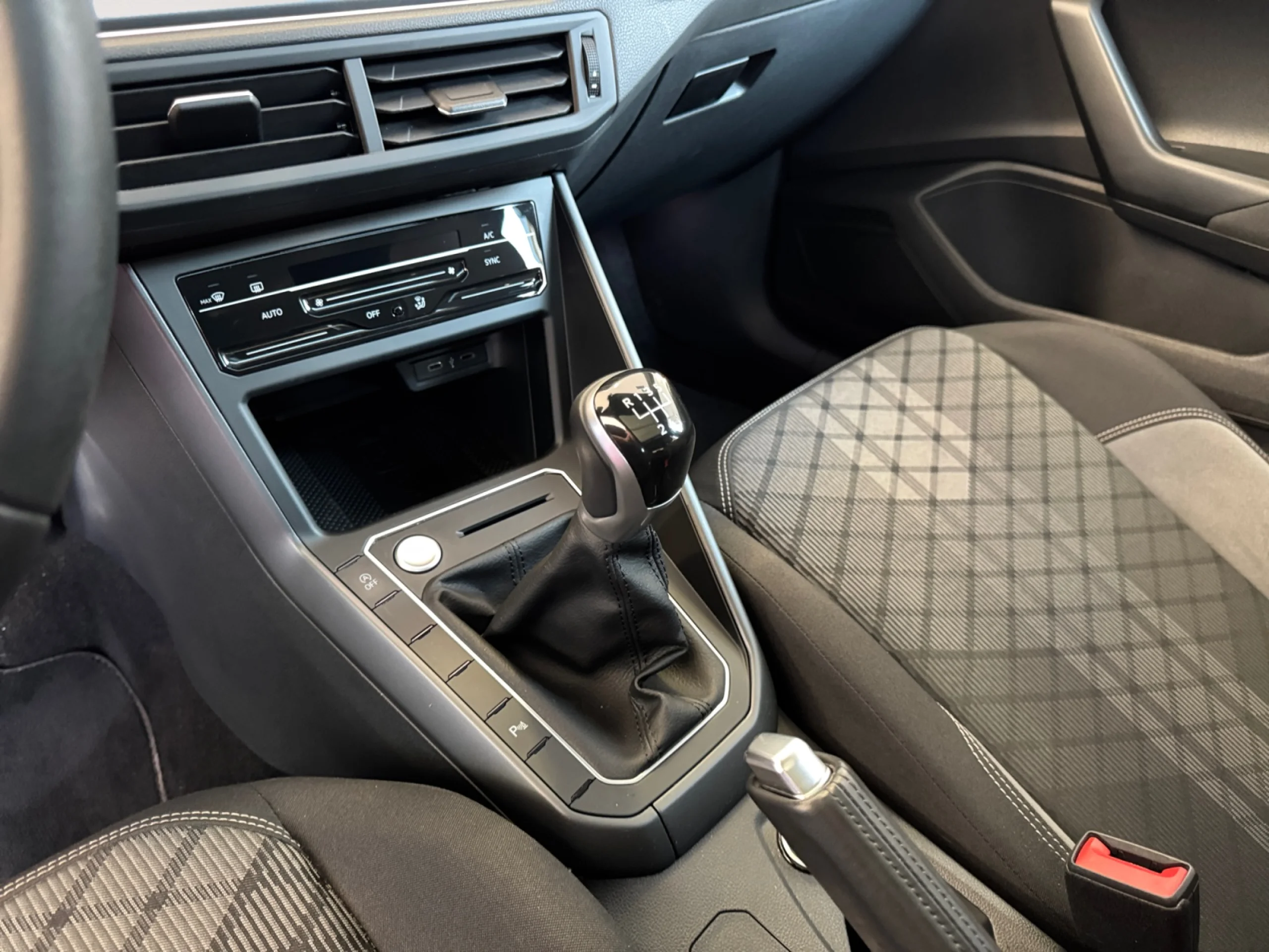 VOLKSWAGEN POLO R LINE 1.0 TSI 70KW (95CV) - Foto 14