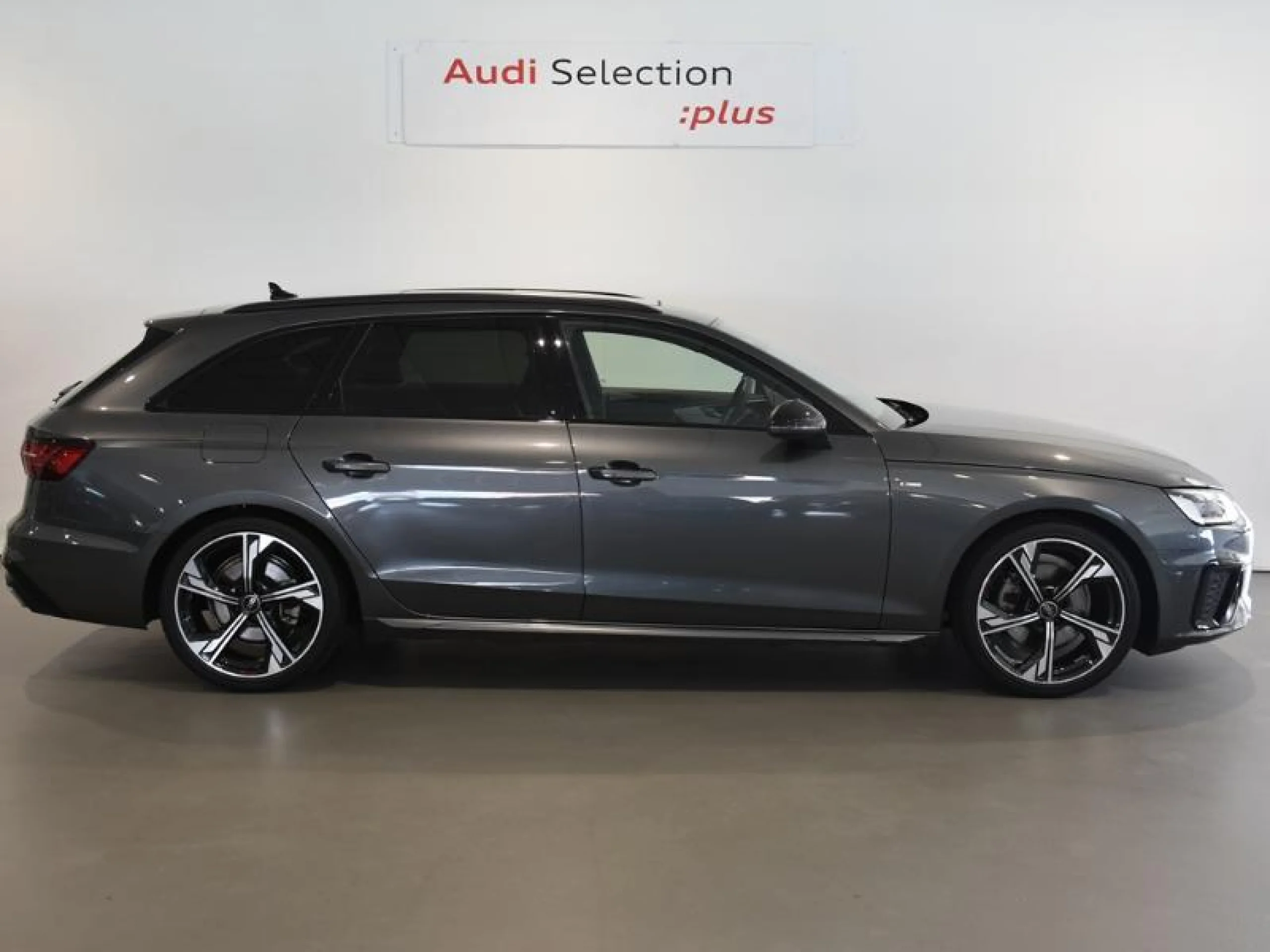 AUDI A4 AVANT BLACK LINE 35 TFSI 110KW S TRONIC - Foto 3