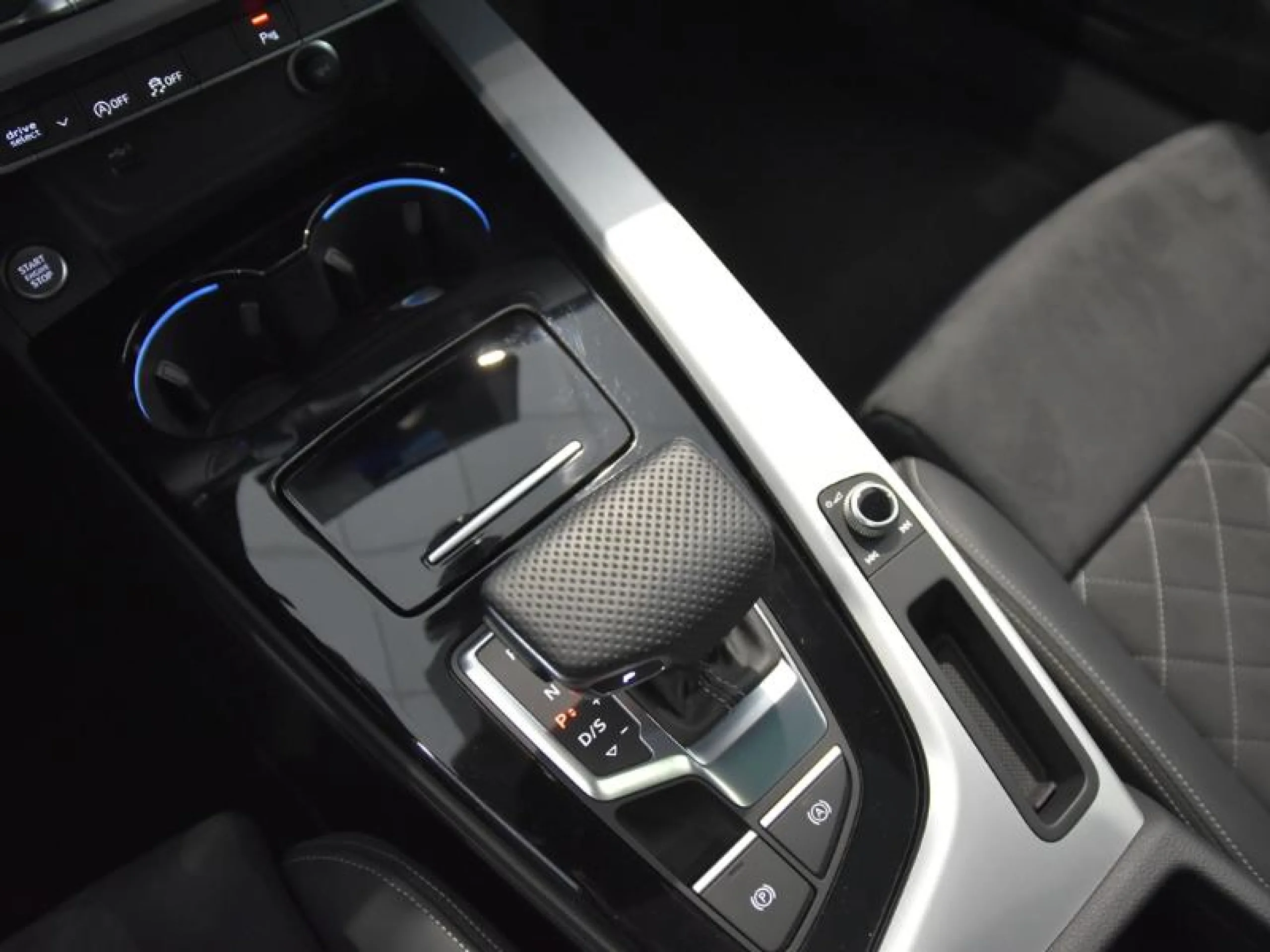 AUDI A4 AVANT BLACK LINE 35 TFSI 110KW S TRONIC - Foto 12