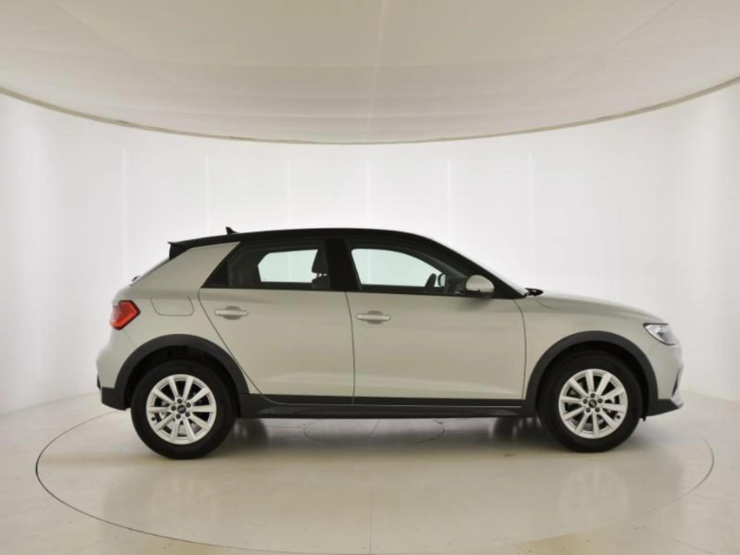 AUDI A1 ALLSTREET 30 TFSI 81KW (110CV) - Foto 3