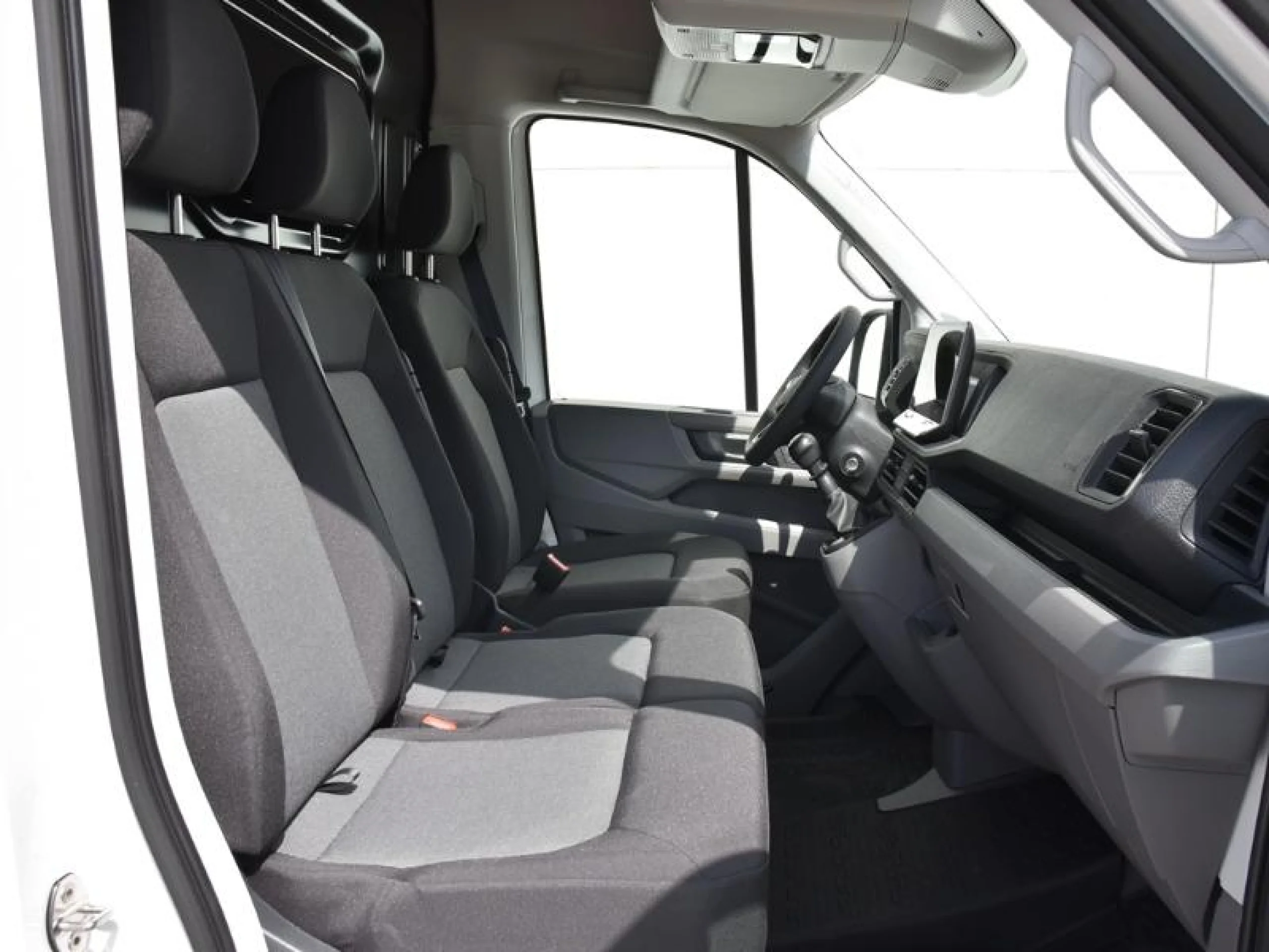 VOLKSWAGEN CRAFTER 35 FURGÓN BM TN L3H2 2.0TDI 103KW(140CV) - Foto 5