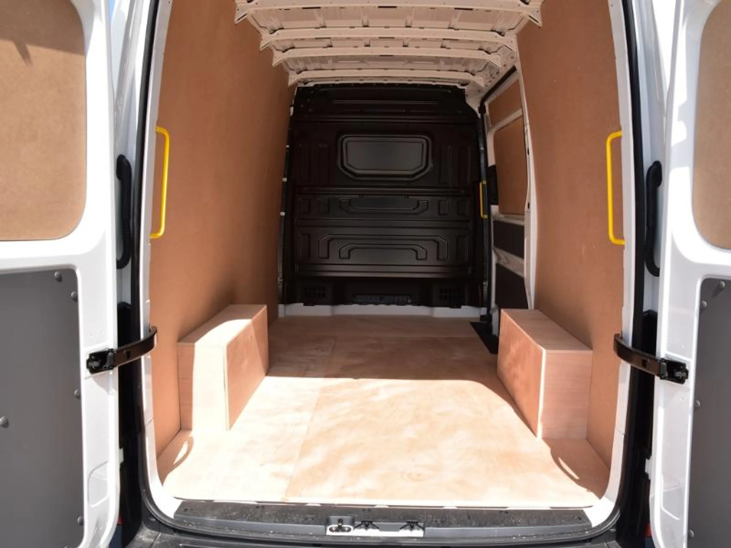 VOLKSWAGEN CRAFTER 35 FURGÓN BM TN L3H2 2.0TDI 103KW(140CV) - Foto 7