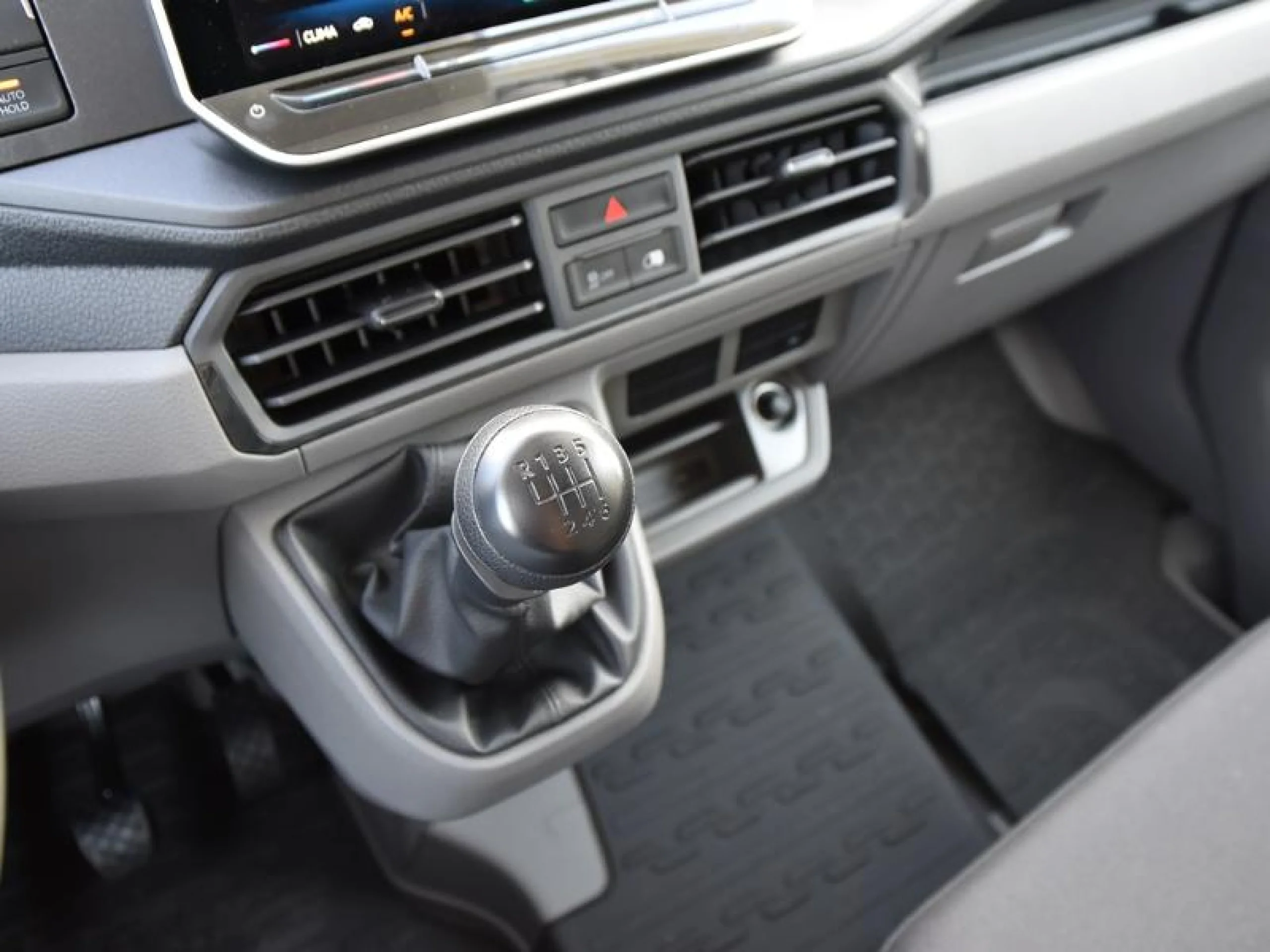 VOLKSWAGEN CRAFTER 35 FURGÓN BM TN L3H2 2.0TDI 103KW(140CV) - Foto 9