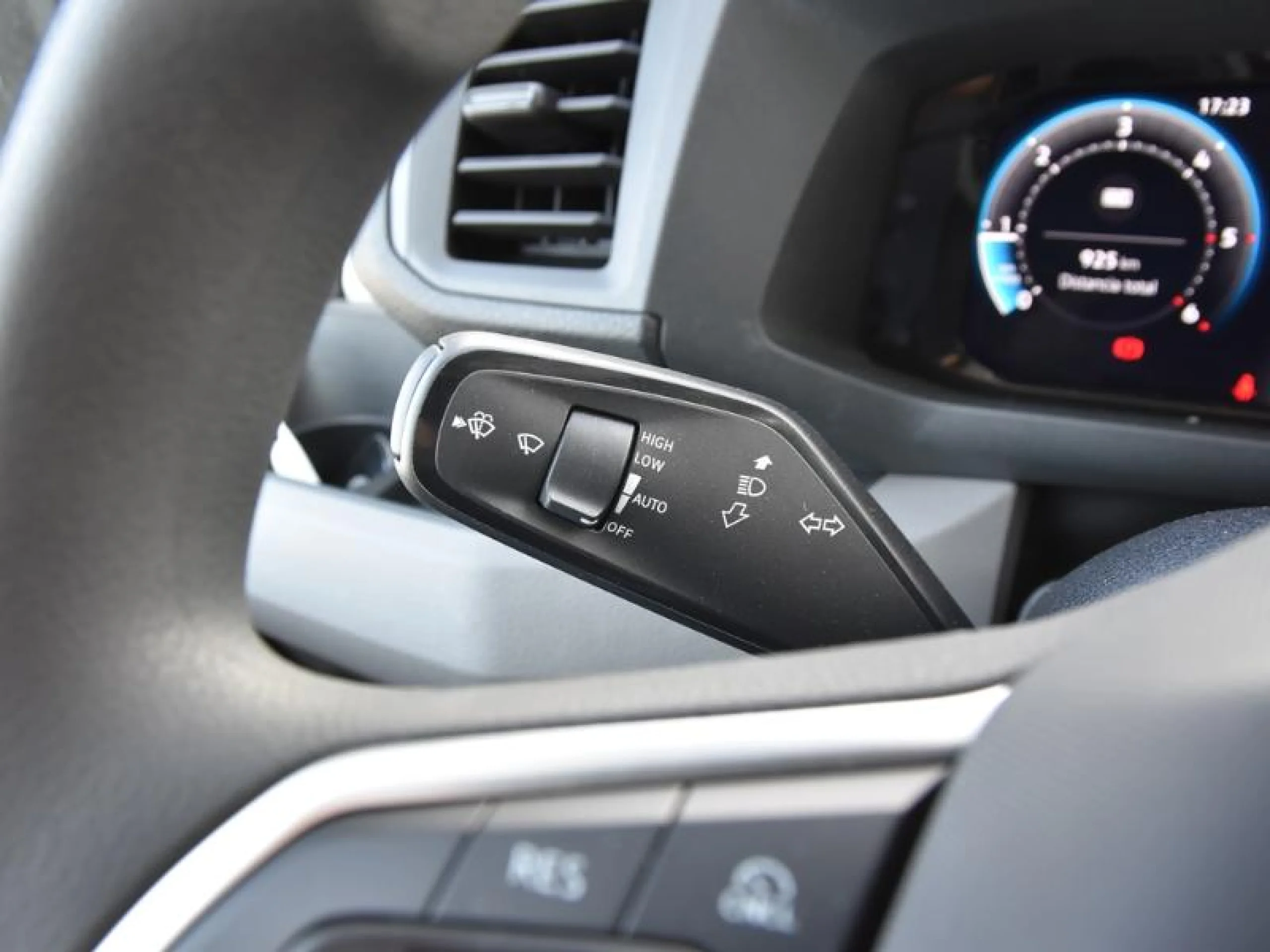 VOLKSWAGEN CRAFTER 35 FURGÓN BM TN L3H2 2.0TDI 103KW(140CV) - Foto 18