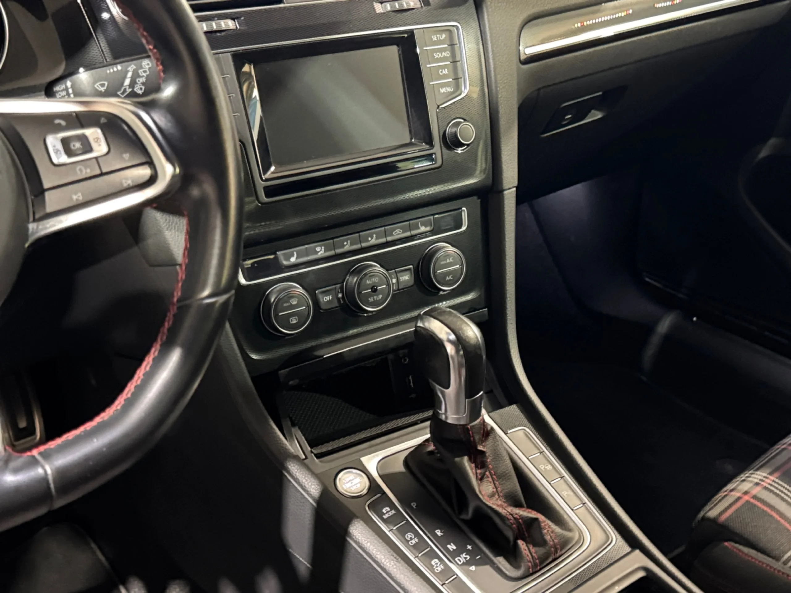 VOLKSWAGEN GOLF 2.0 TSI 210CV DSG 6 VEL GTI - Foto 14