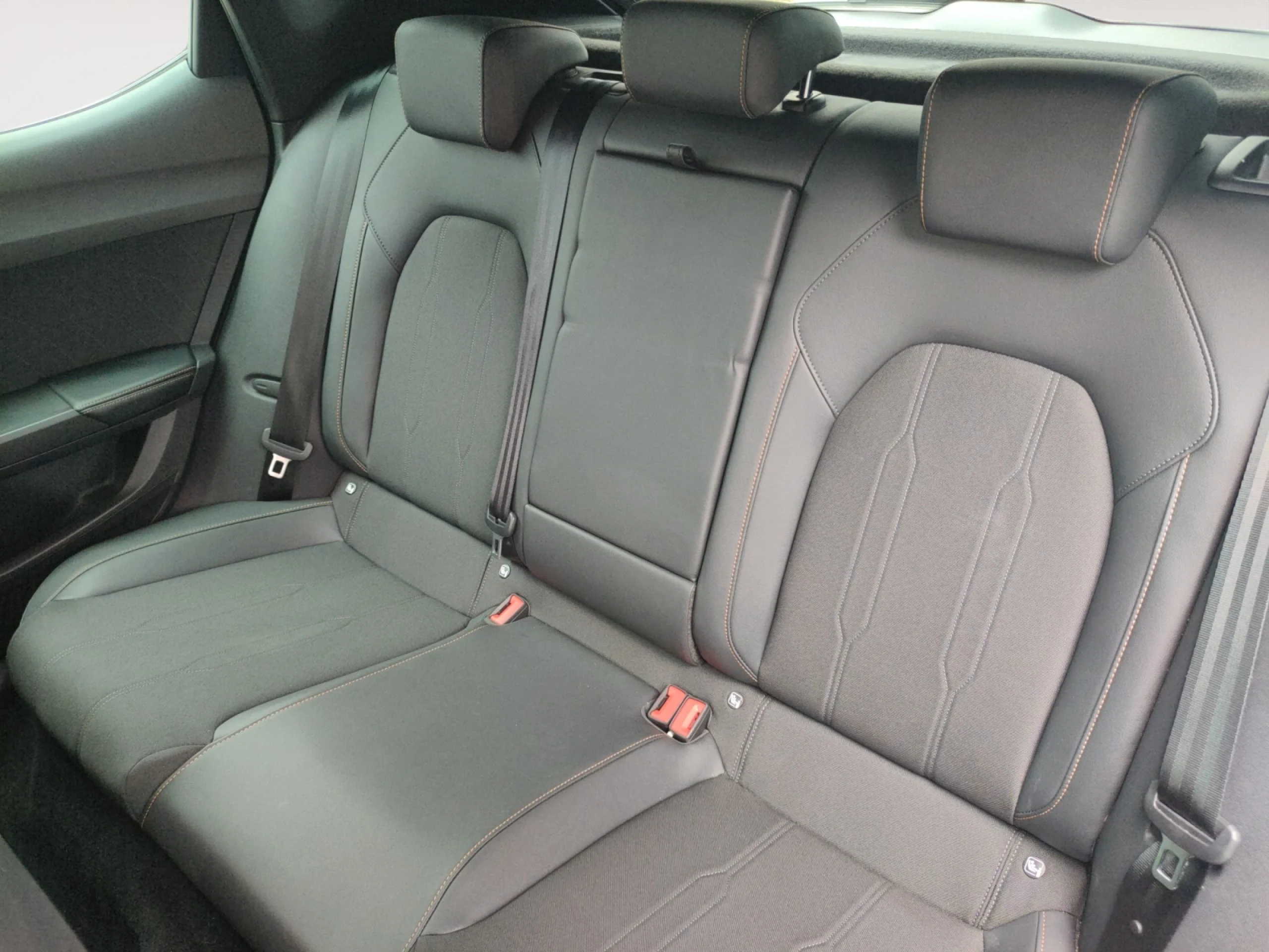 CUPRA LEON 1.5 ETSI 110KW (150CV) DSG - Foto 6