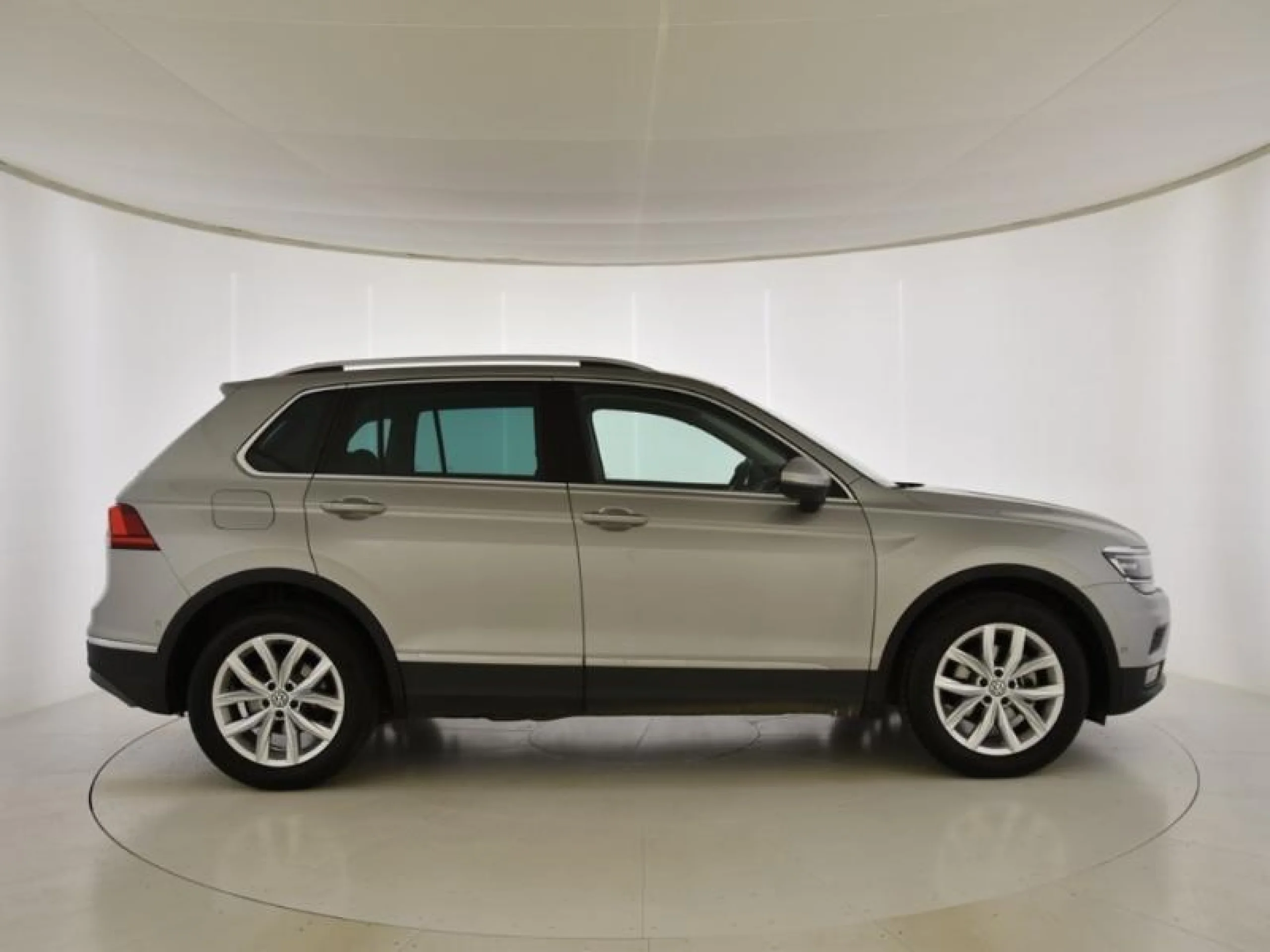 VOLKSWAGEN TIGUAN SPORT 2.0 TDI 110KW (150CV) DSG - Foto 3
