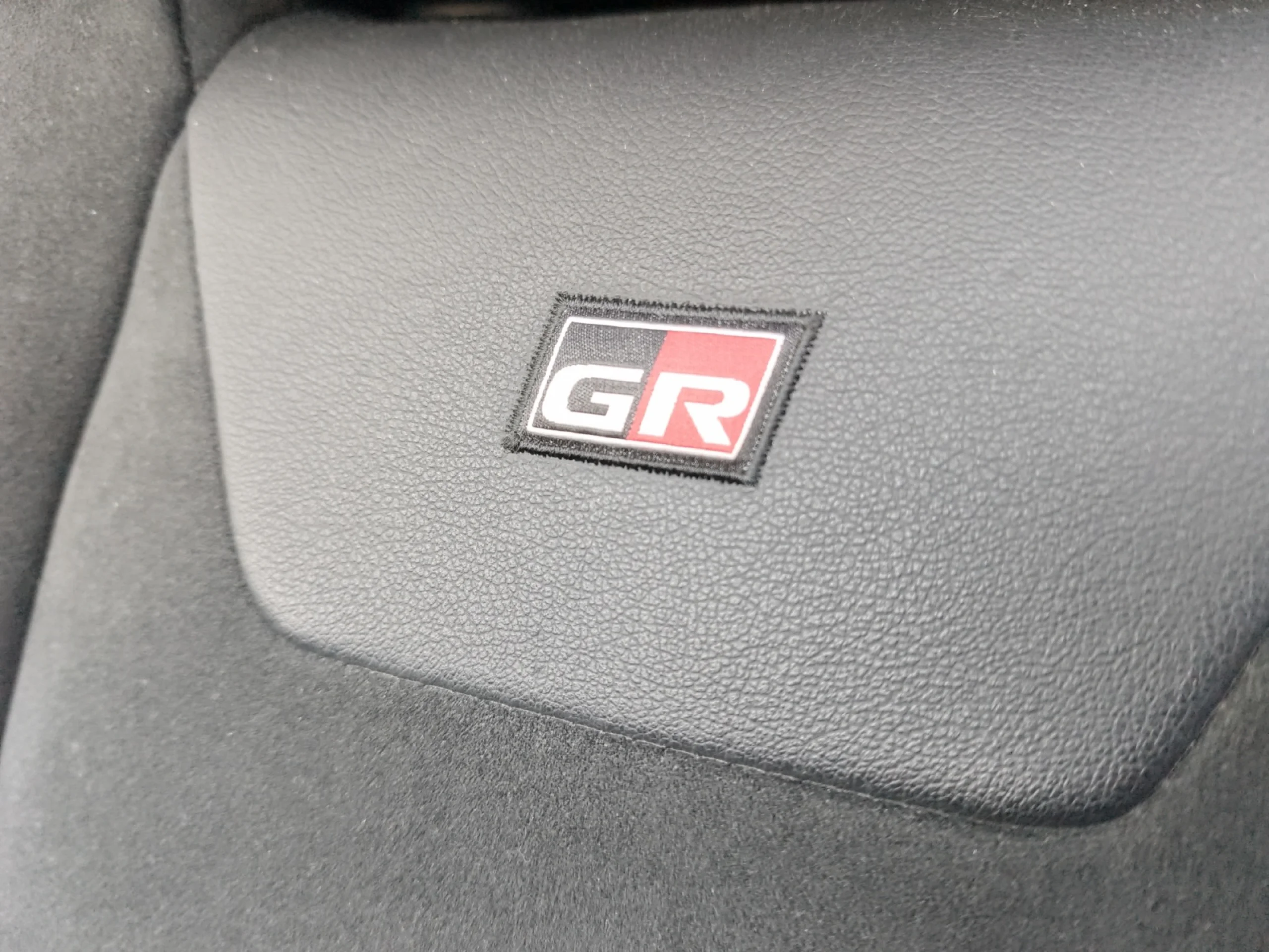 TOYOTA C HR 2.0 180H GR SPORT - Foto 13
