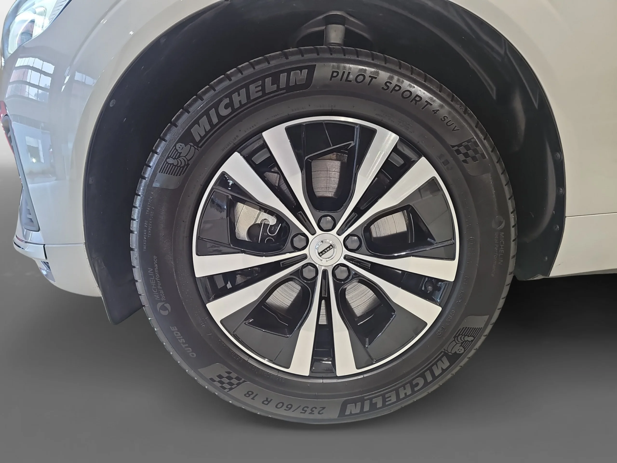 VOLVO XC60 2.0 T6 AWD RECHARGE CORE AUTO - Foto 9