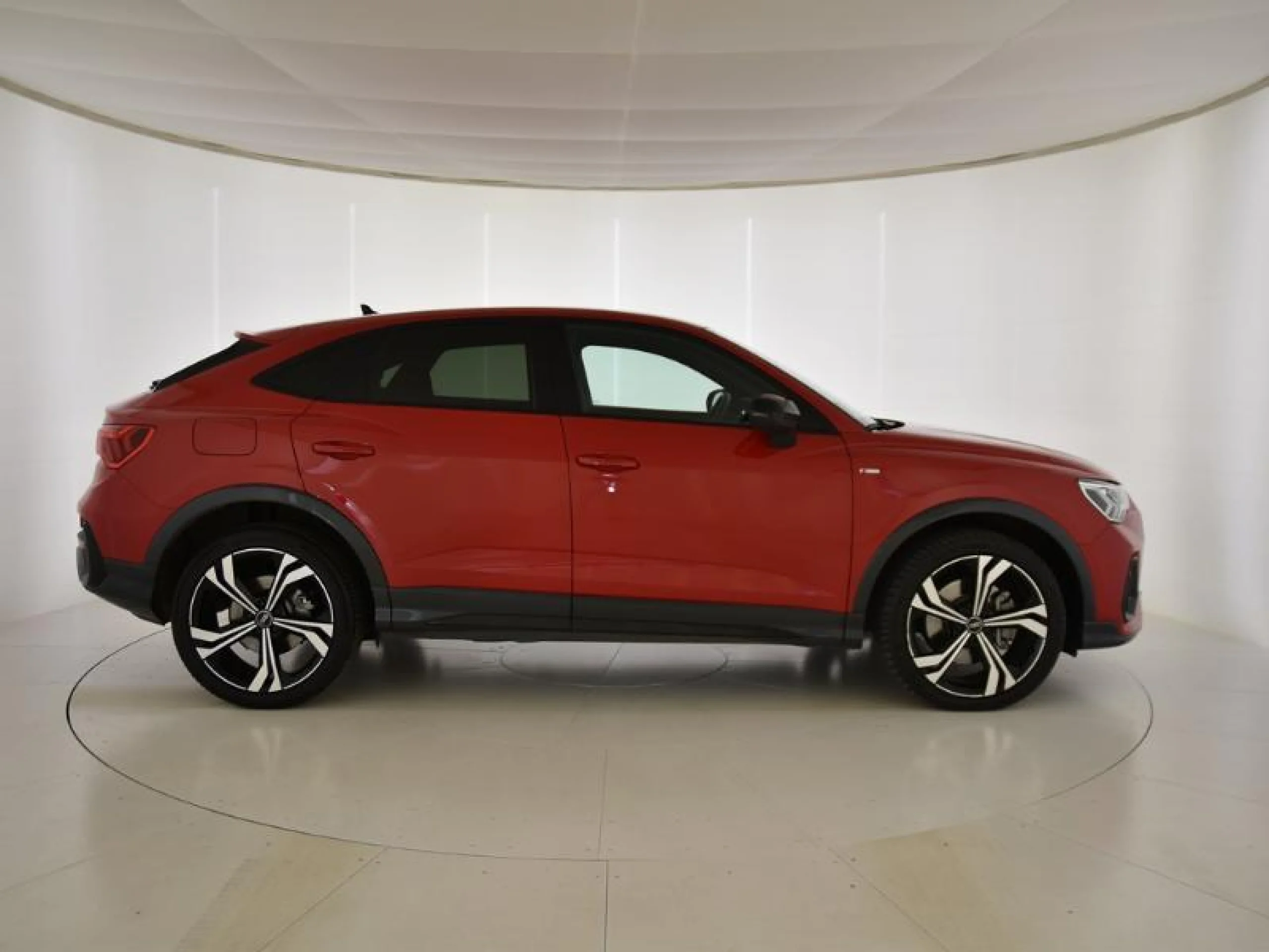 AUDI Q3 45 TFSI 180KW S TRONIC QUATTR BLACK LINE - Foto 3