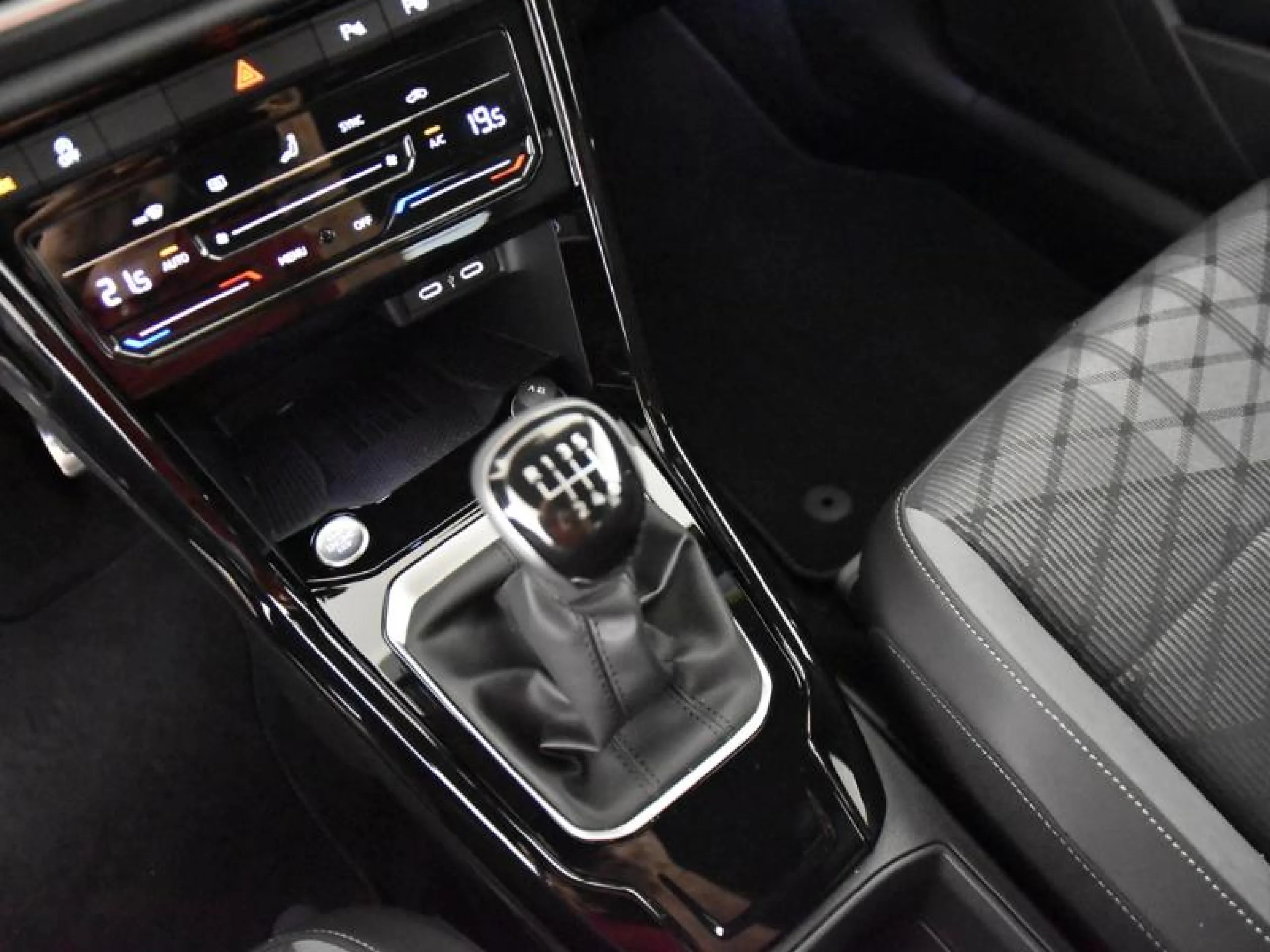 VOLKSWAGEN T ROC T ROC R LINE 1.0 TSI 85 KW (115 CV)  6 VEL. - Foto 10