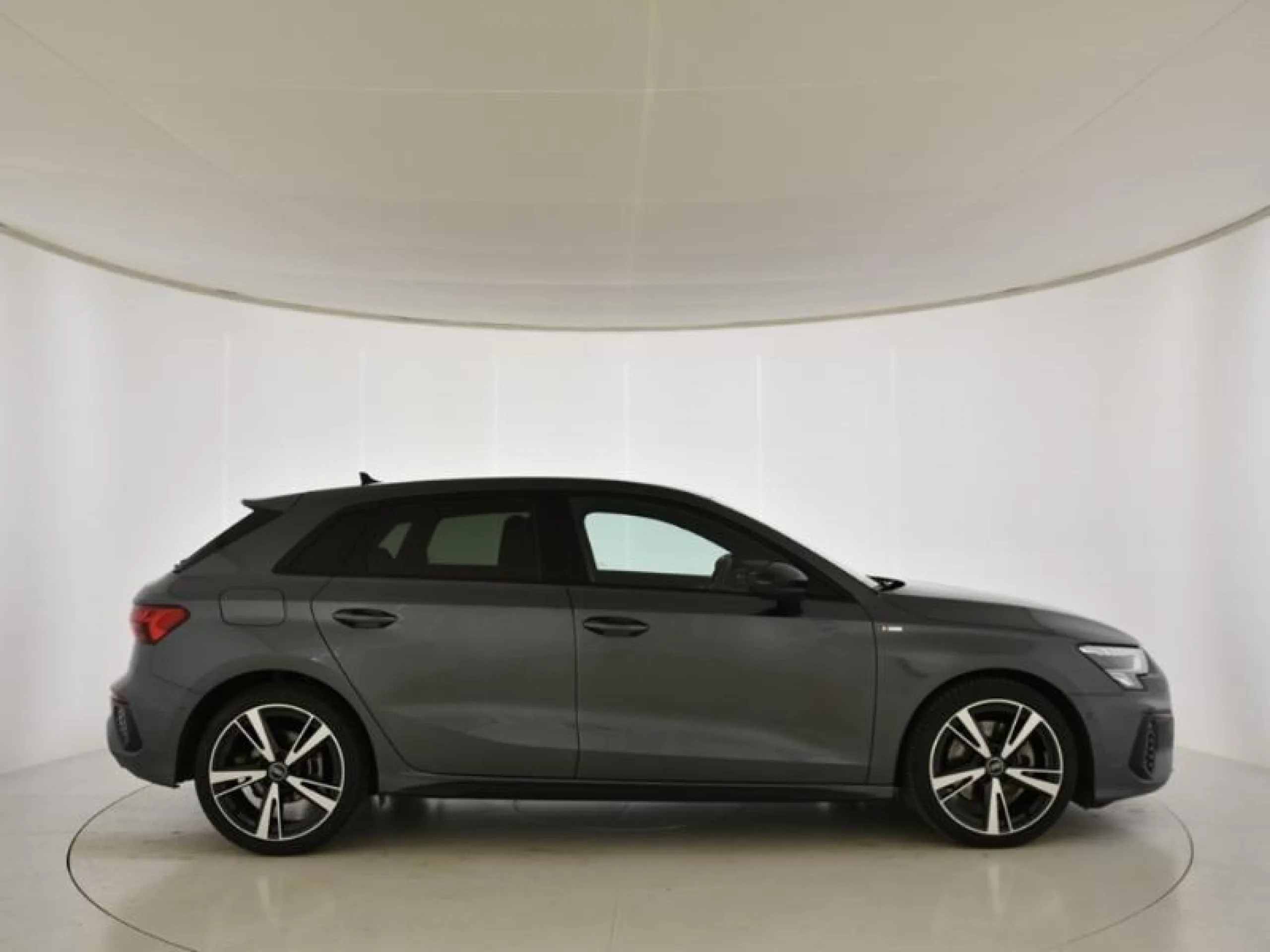 AUDI A3 SPORTBACK BLACK LINE 35 TDI 110KW S TRON - Foto 3