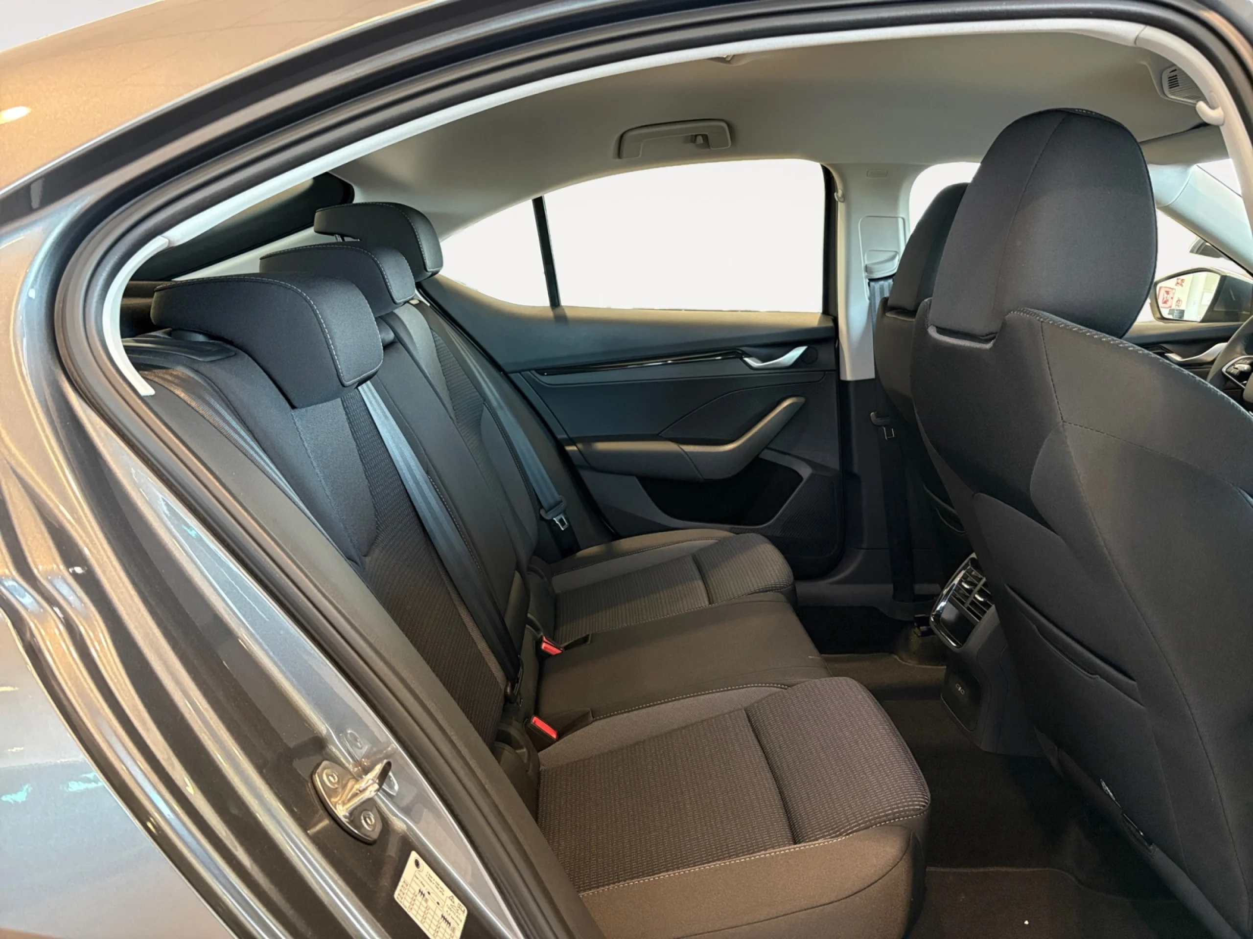 SKODA OCTAVIA OCTAVIA SELECTION 1,5 TSI M HEV 85 KW (115 CV) DSG 7 VEL. - Foto 6