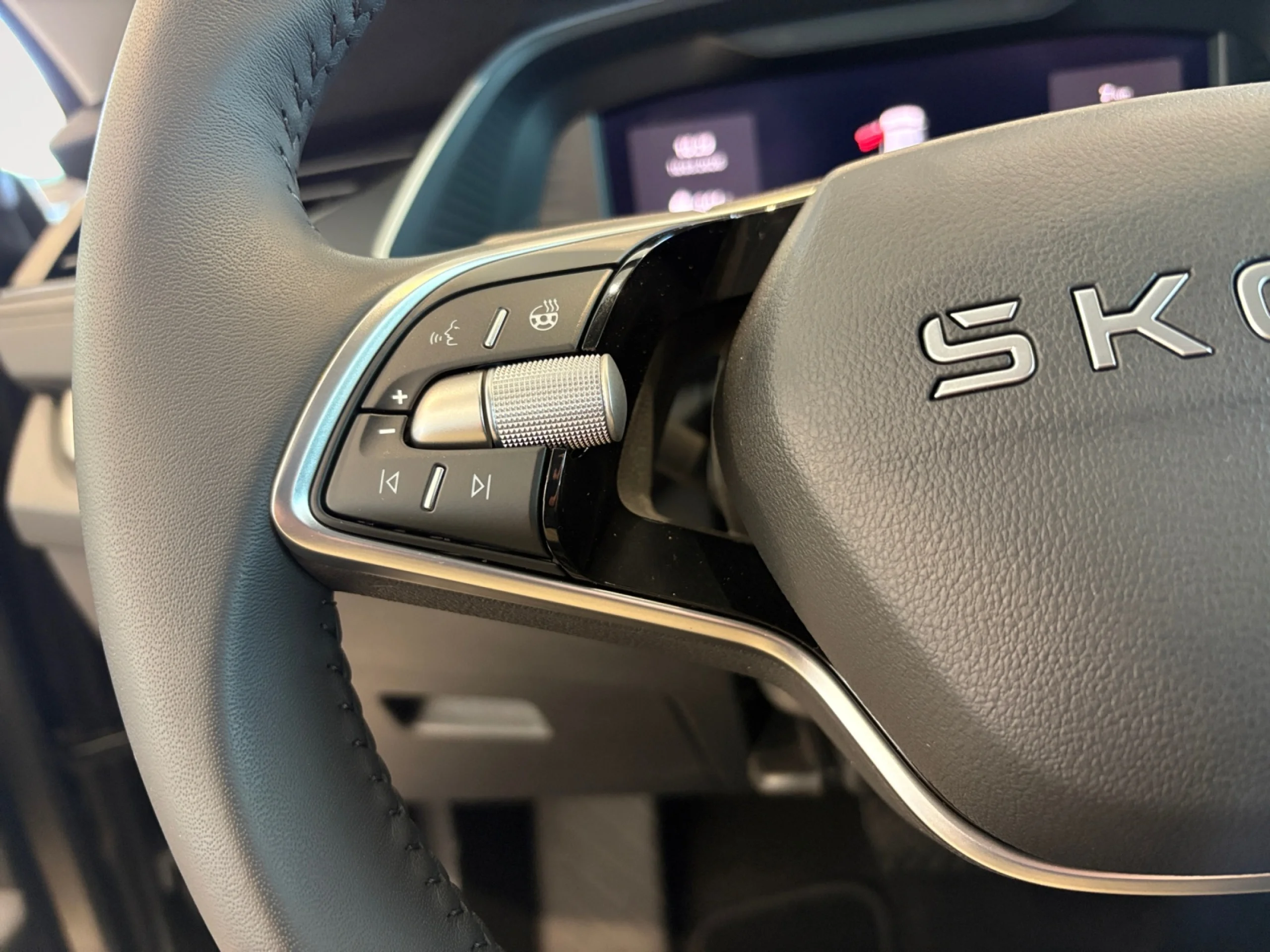 SKODA OCTAVIA OCTAVIA SELECTION 1,5 TSI M HEV 85 KW (115 CV) DSG 7 VEL. - Foto 11