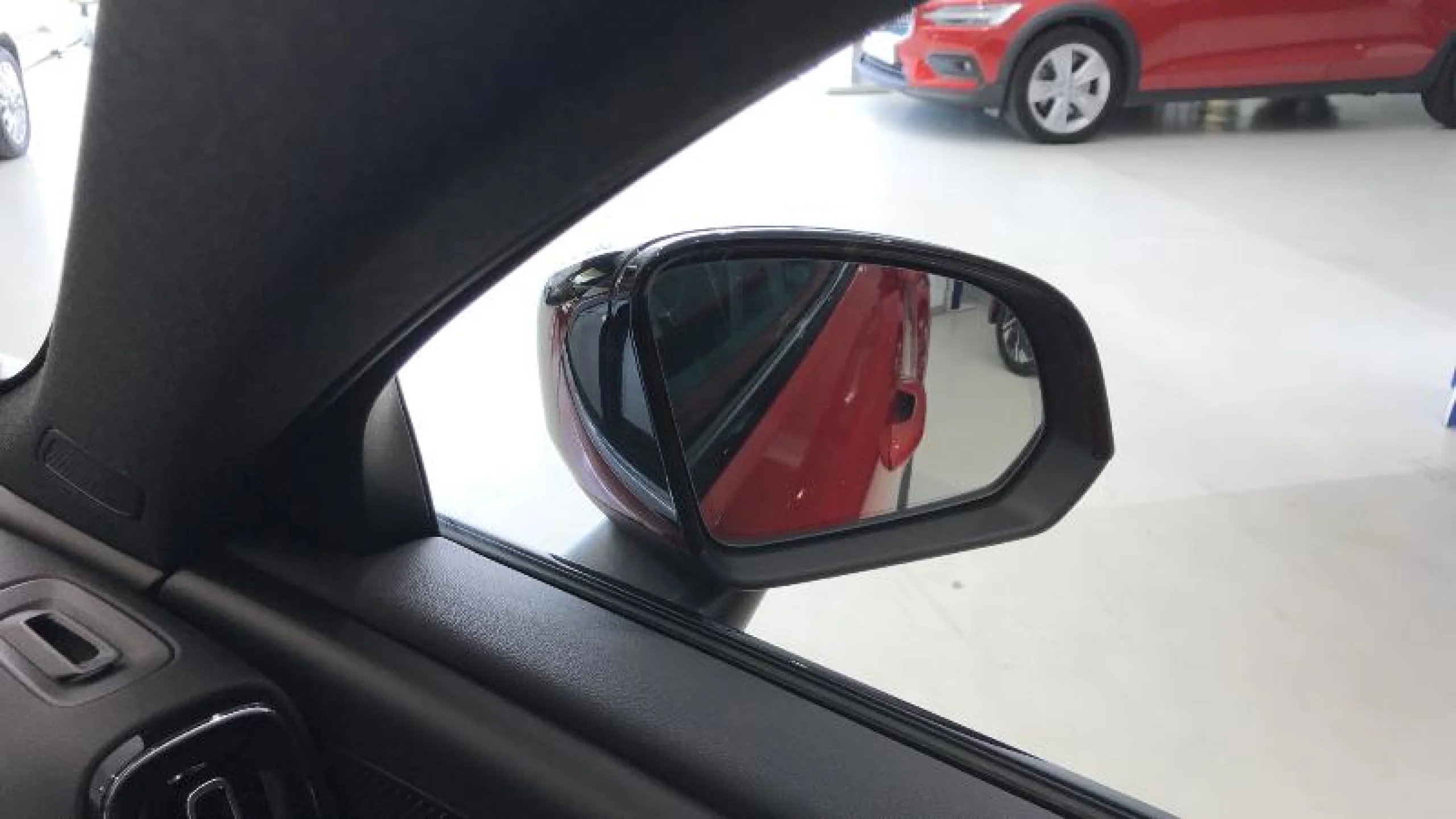 VOLVO XC40 2.0 B3 G PLUS DARK AUTO - Foto 19