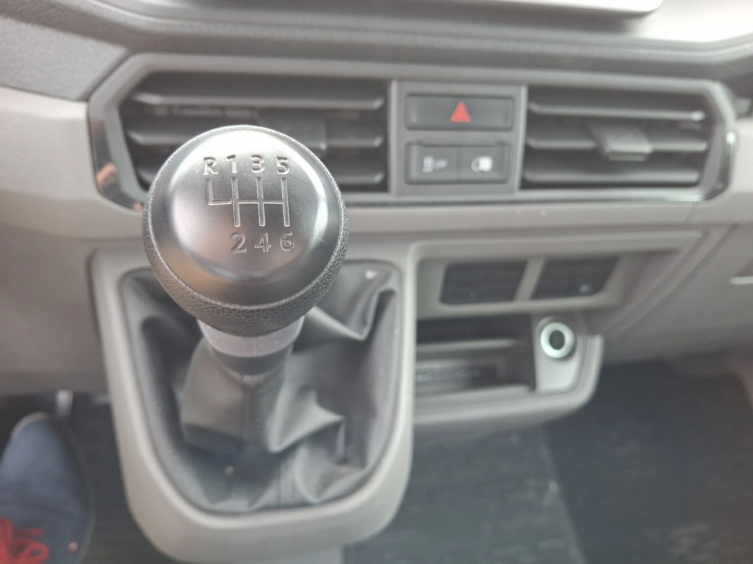 VW COMERCIALES Crafter CRAFTER  35 FURG N  BATALLA MEDIA L3H2 2.0 TDI FWD 103 KW (140 CV) 6 VEL. 3500 KG - Foto 14