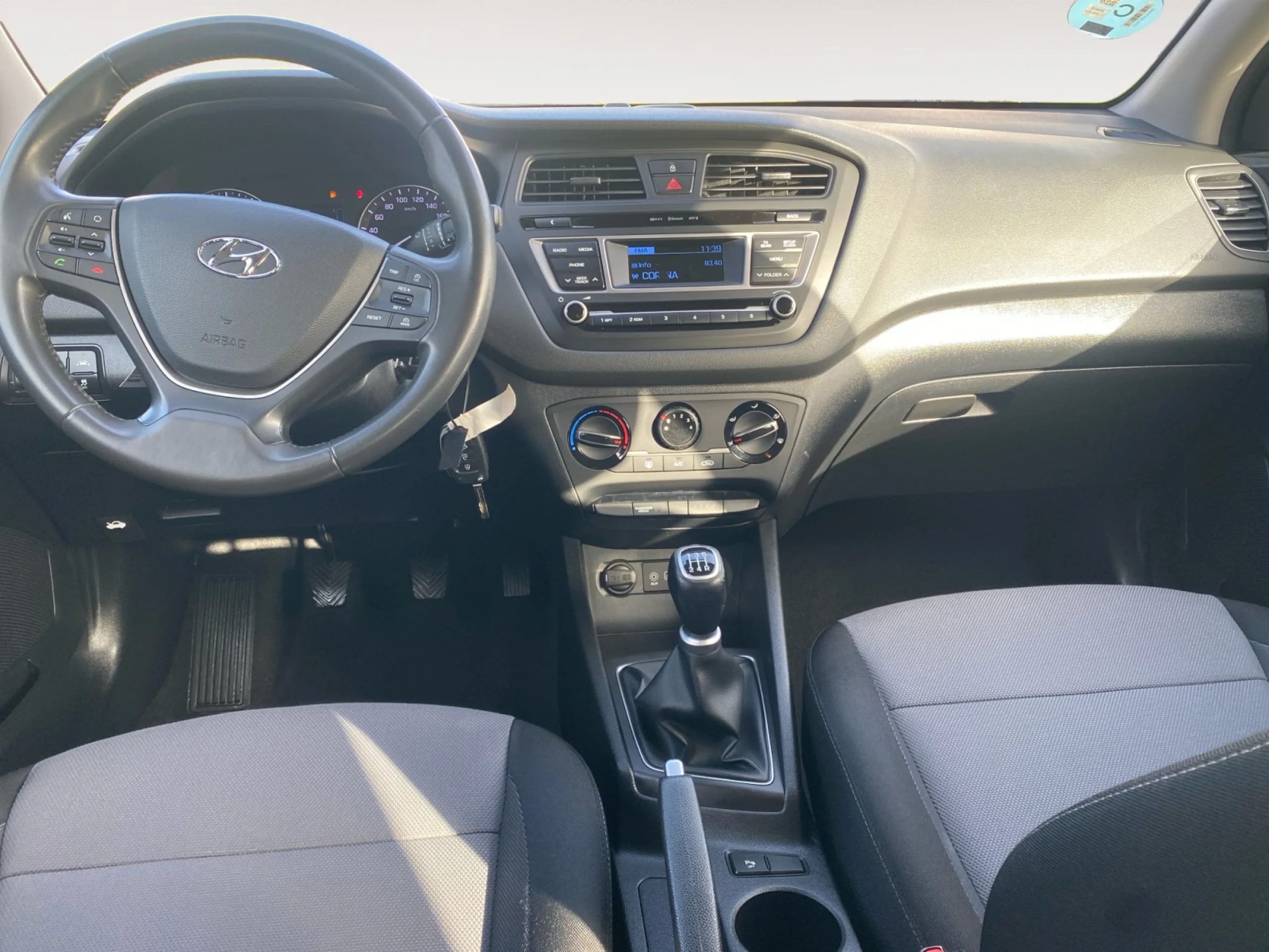 HYUNDAI I20 1.2 MPI 62KW (85CV) ESSENCE - Foto 4