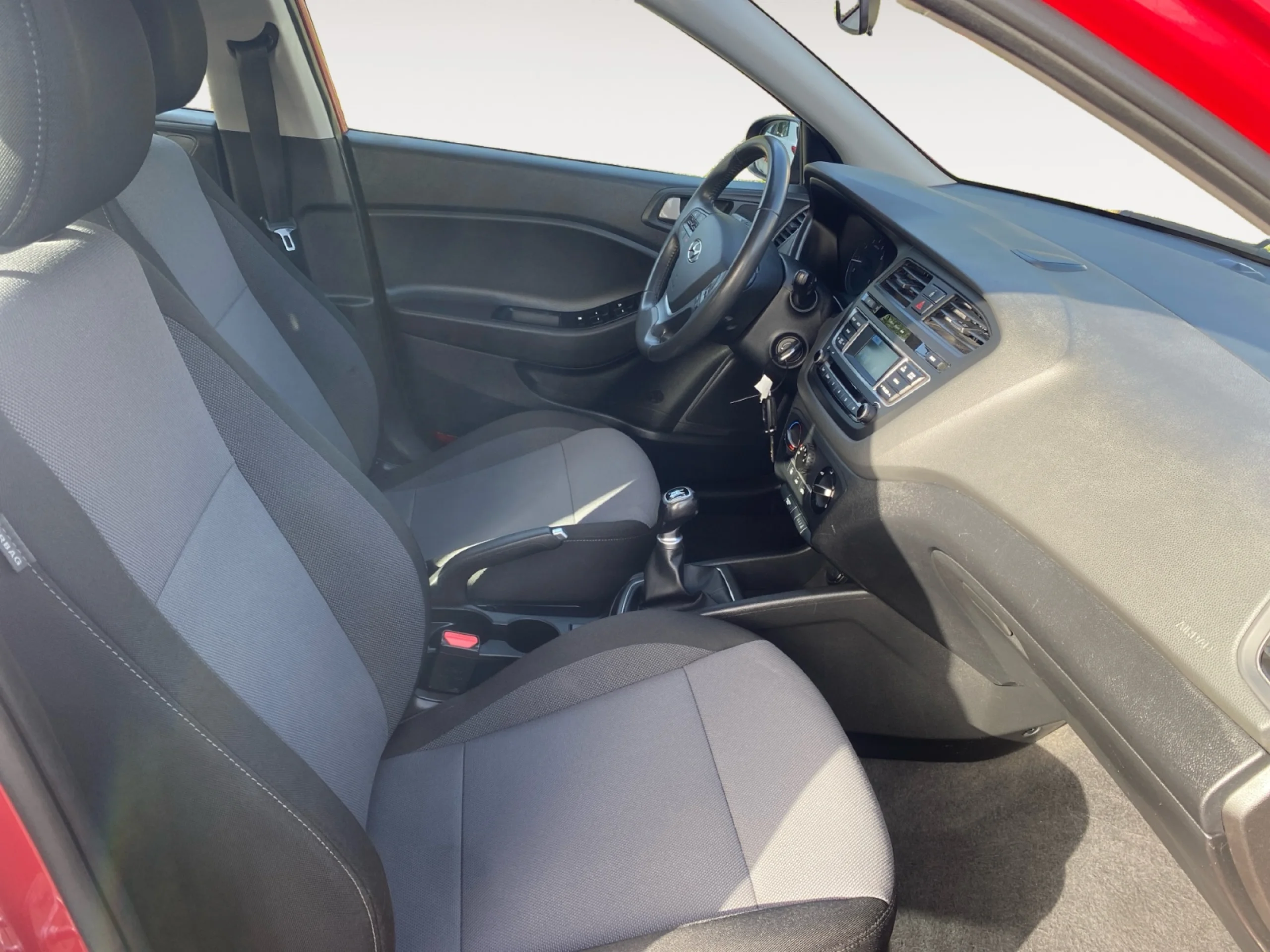 HYUNDAI I20 1.2 MPI 62KW (85CV) ESSENCE - Foto 5