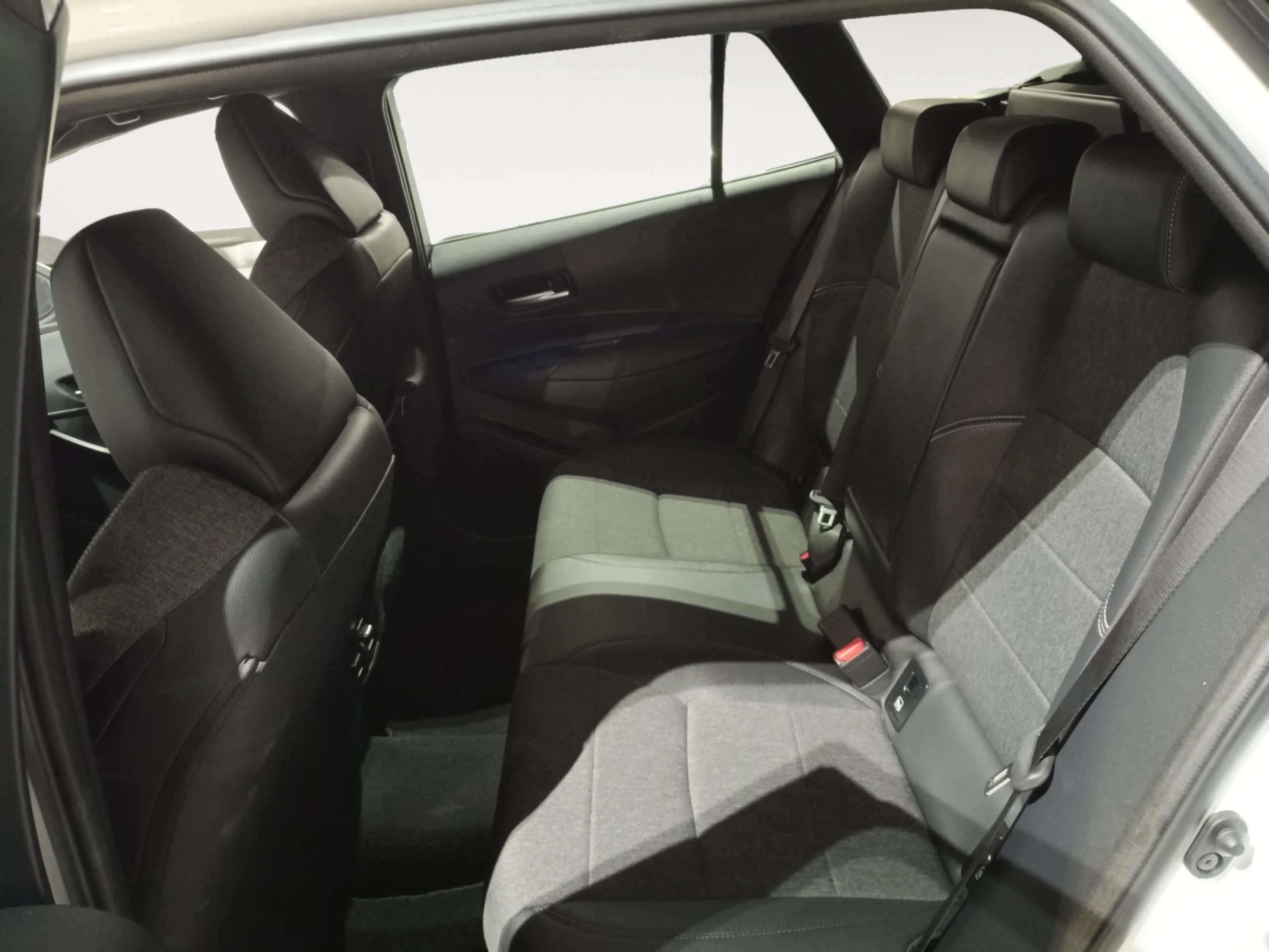 TOYOTA COROLLA 2.0 180H STYLE E CVT TOURING SPORT - Foto 6