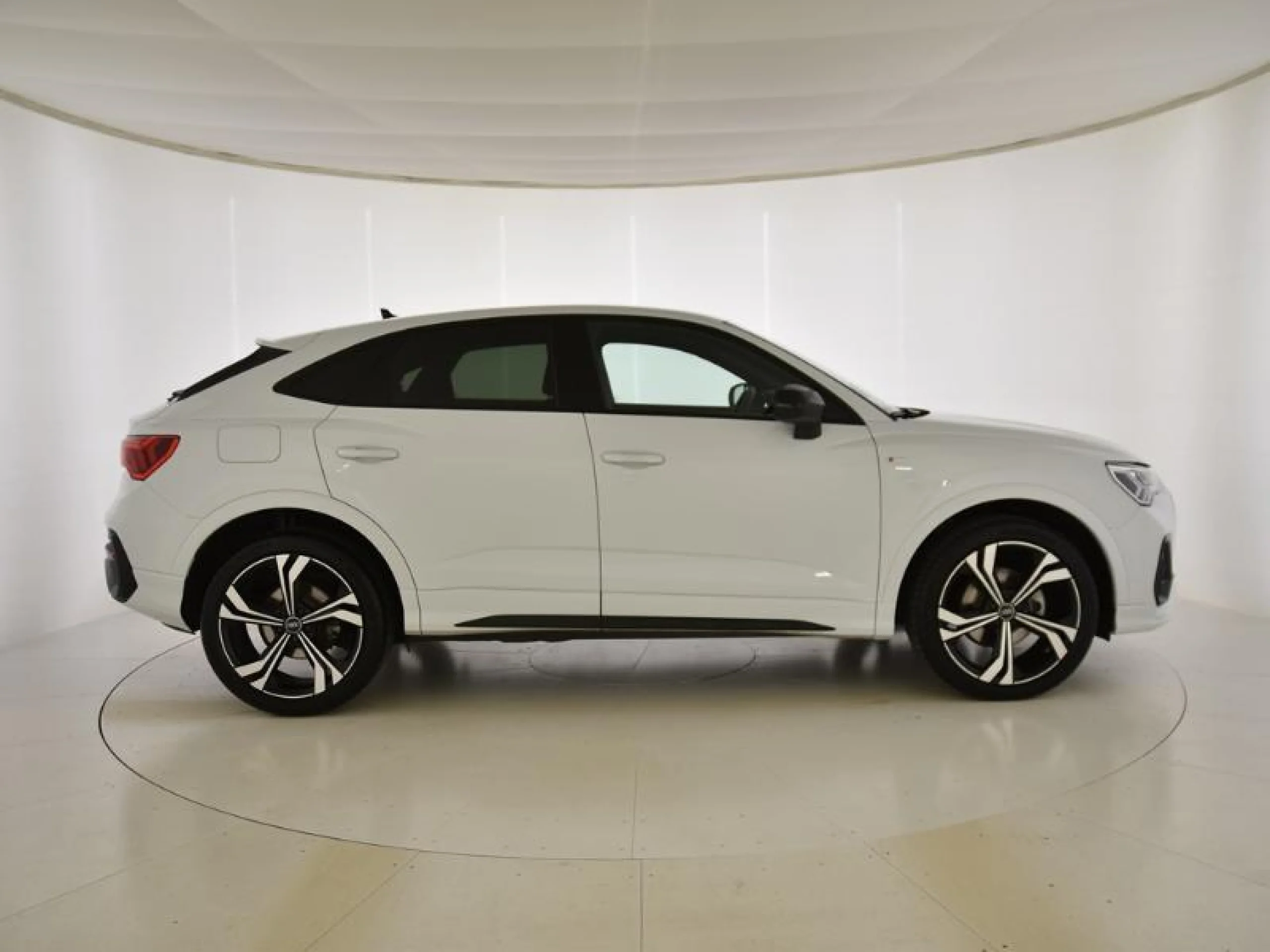 AUDI Q3 SPORTBACK BLACK LINE 35 TDI 110KW (150CV) S TRONIC - Foto 3
