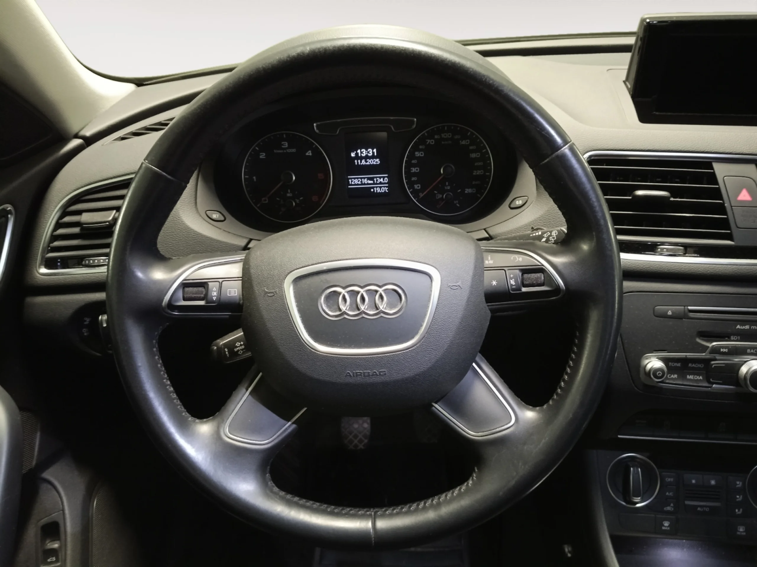 AUDI Q3 DESIGN EDITION 2.0 TDI 150CV - Foto 11