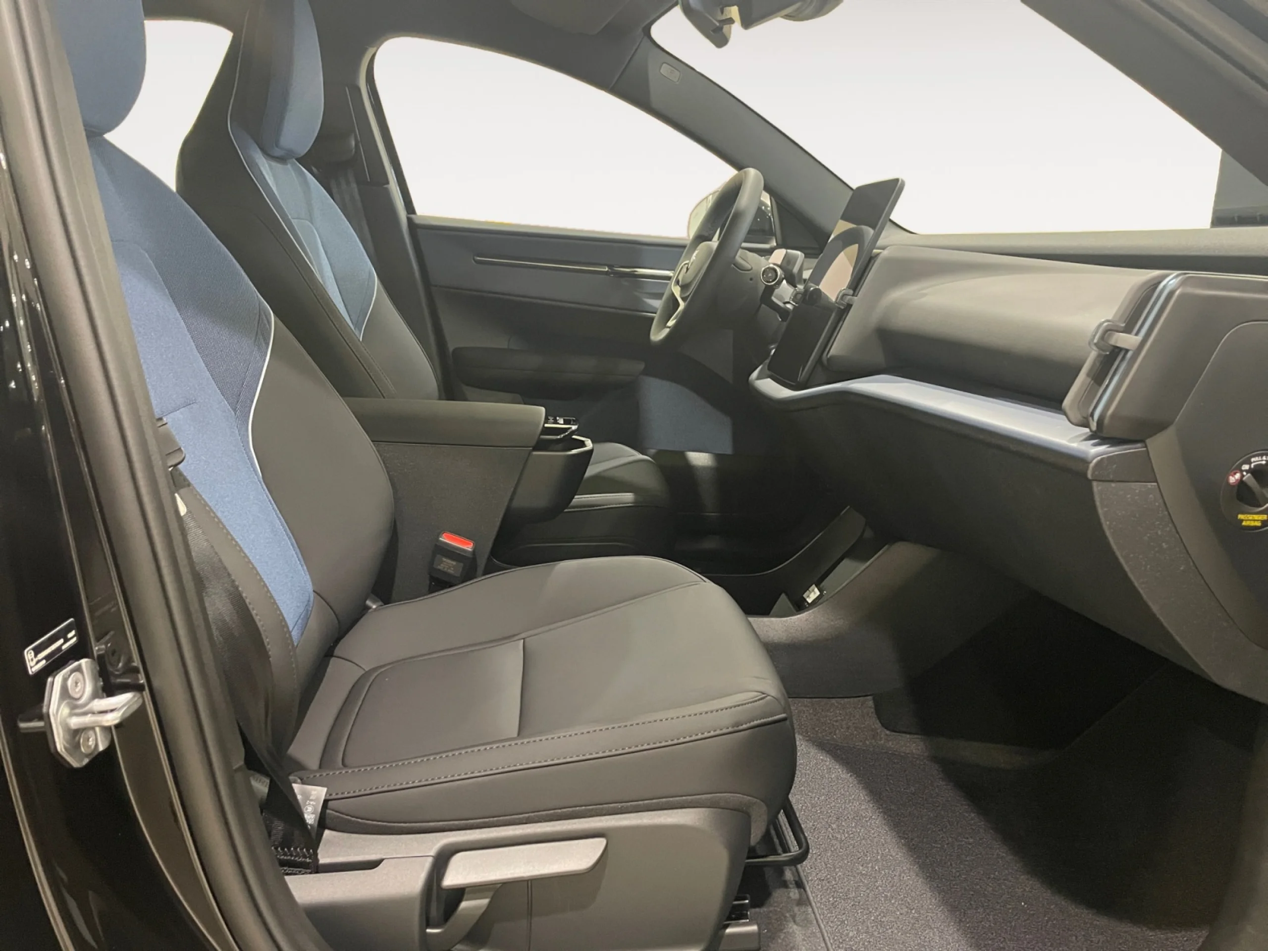 VOLVO EX30 SINGLE MOTOR EXTENDED RANGE CORE AUTO - Foto 5