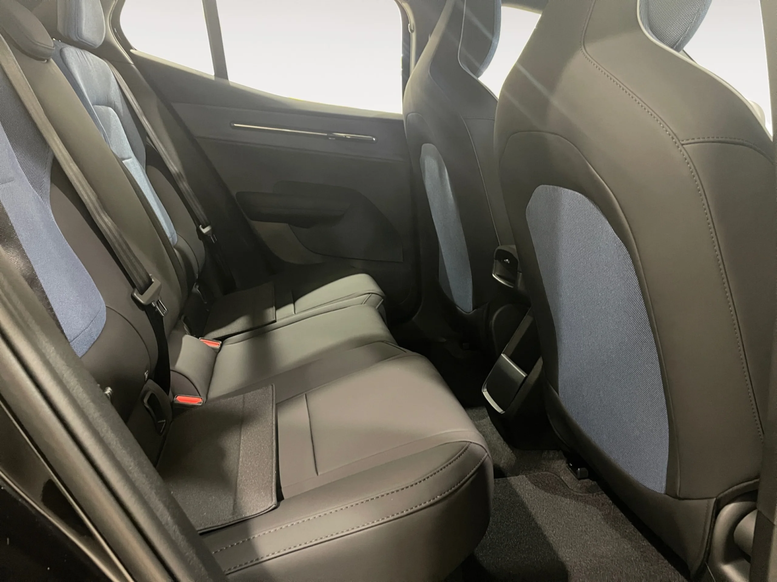 VOLVO EX30 SINGLE MOTOR EXTENDED RANGE CORE AUTO - Foto 6