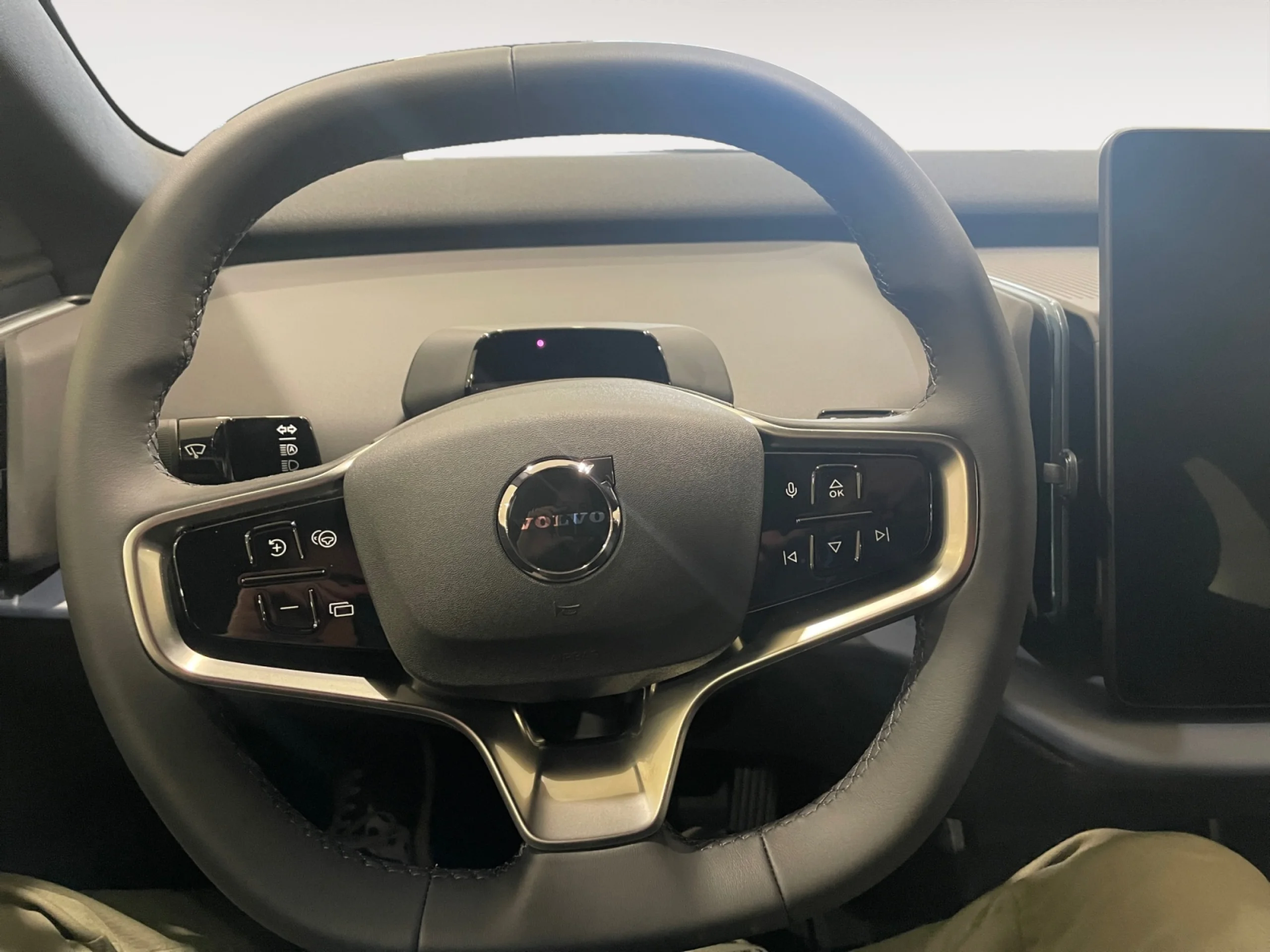 VOLVO EX30 SINGLE MOTOR EXTENDED RANGE CORE AUTO - Foto 7