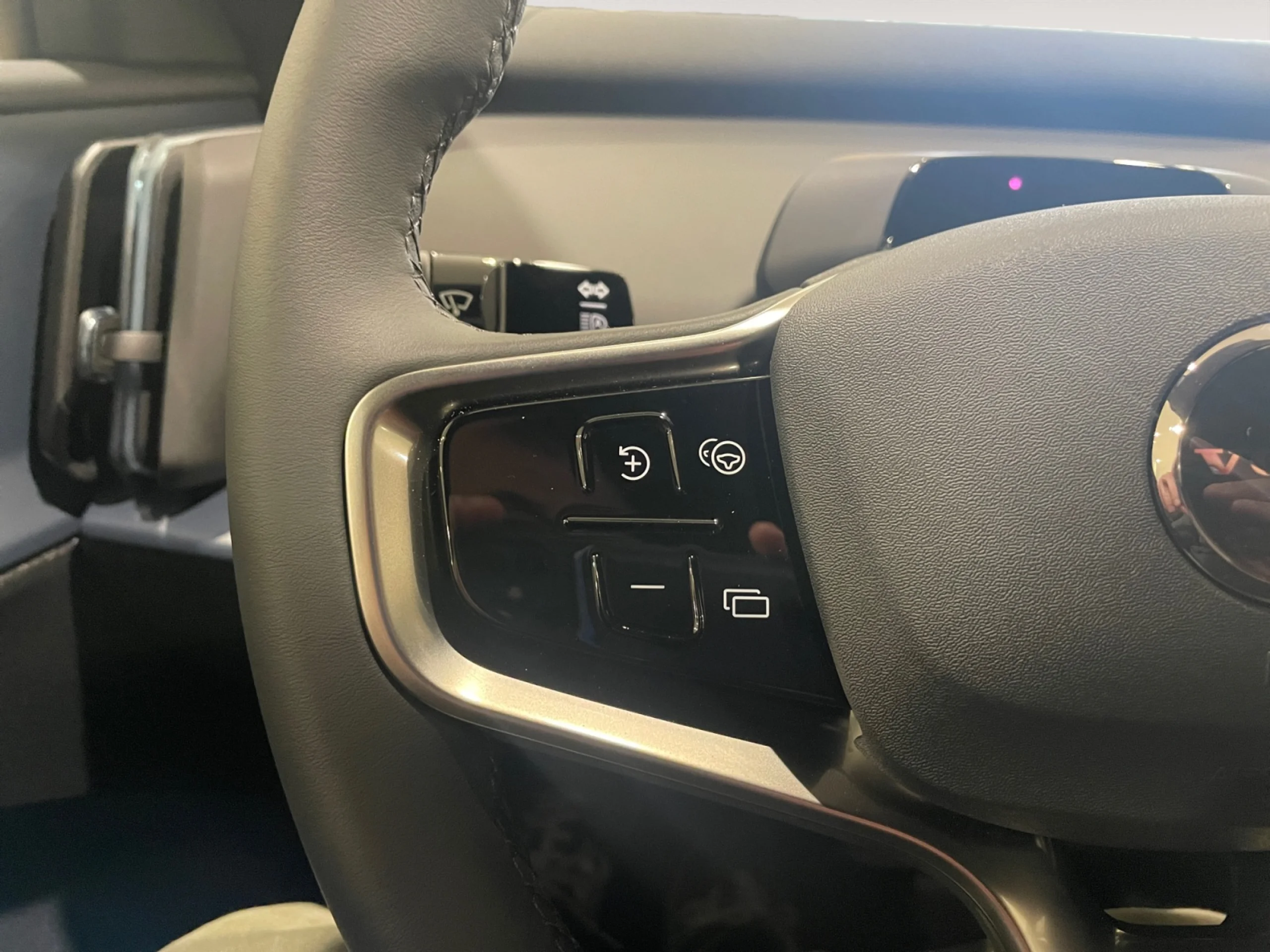 VOLVO EX30 SINGLE MOTOR EXTENDED RANGE CORE AUTO - Foto 12