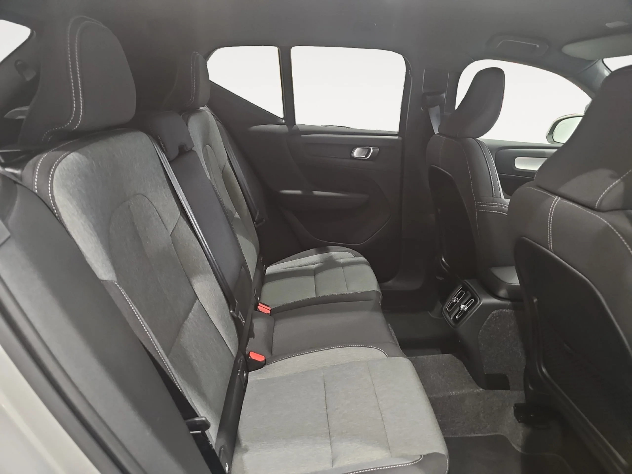 VOLVO XC40 2.0 B3 G CORE AUTO - Foto 6