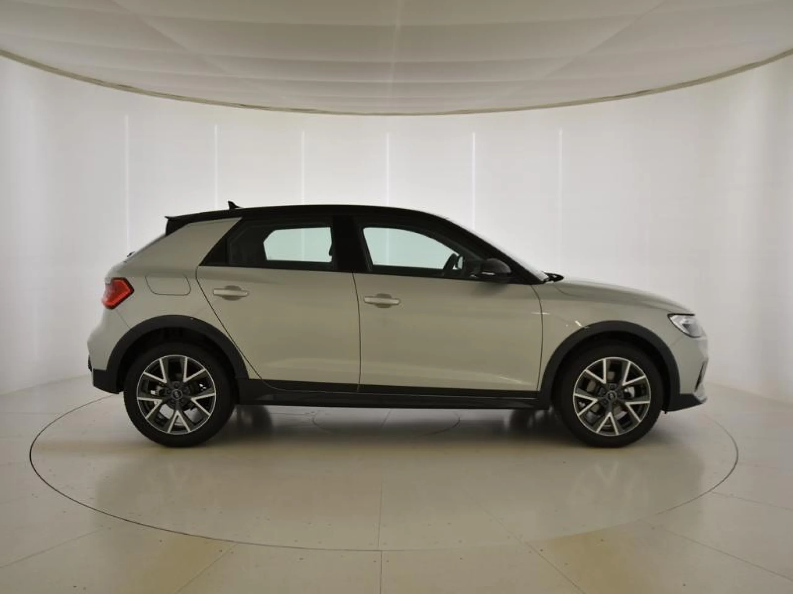 AUDI A1 ALLSTREET ADRENALIN 30 TFSI 81KW - Foto 3