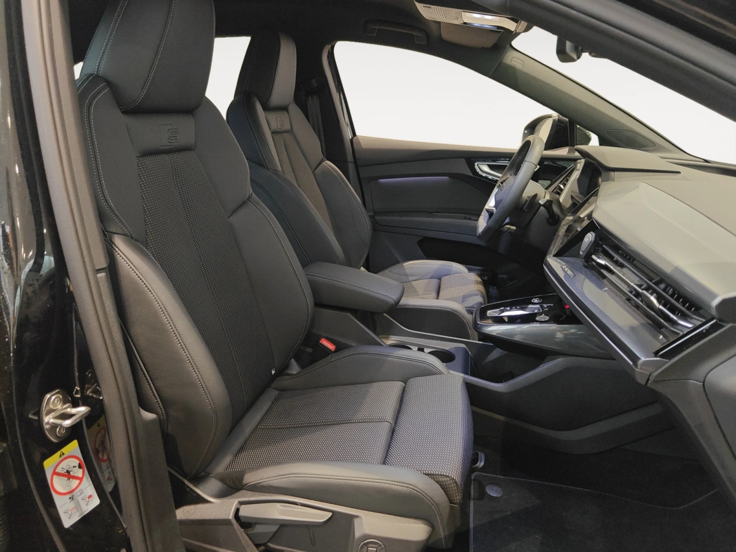 AUDI Q4 SPORTBACK GENUINE EDITION 45 E TRON 210KW 82KWH - Foto 14