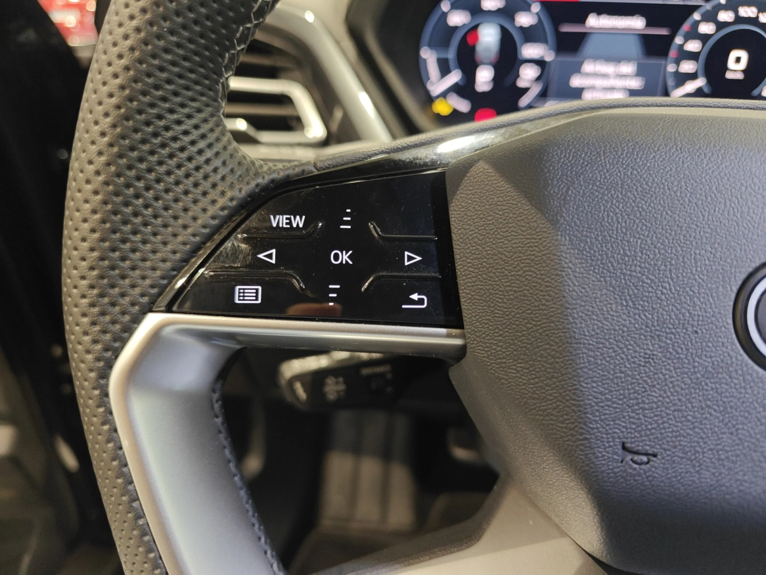 AUDI Q4 SPORTBACK GENUINE EDITION 45 E TRON 210KW 82KWH - Foto 25