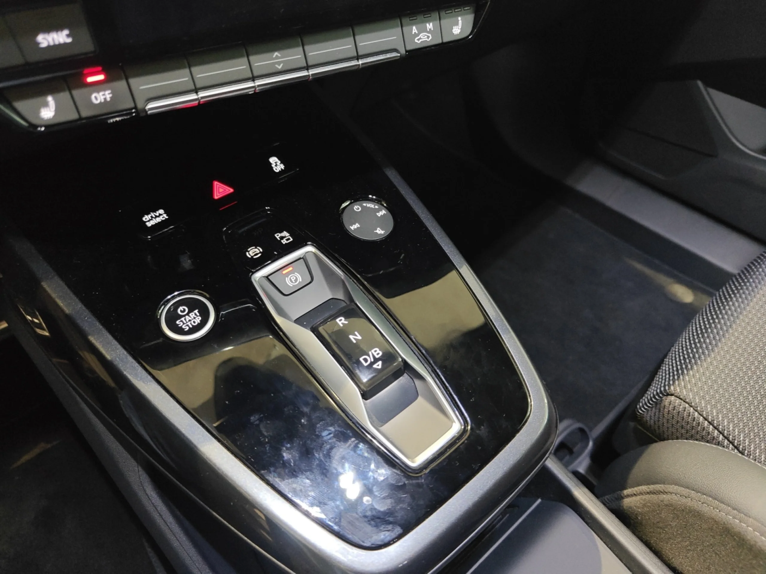 AUDI Q4 SPORTBACK GENUINE EDITION 45 E TRON 210KW 82KWH - Foto 36