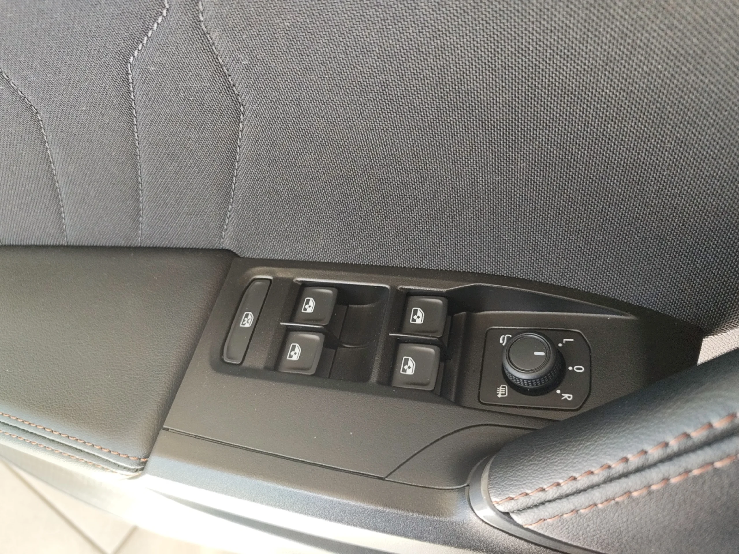 CUPRA LEON 1.5 ETSI 110KW (150CV) DSG - Foto 13
