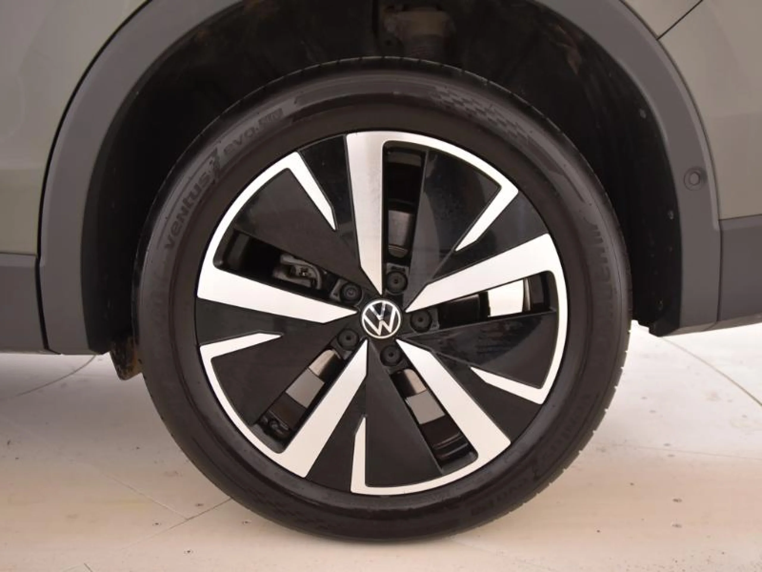 VOLKSWAGEN TIGUAN ··MÁS·· 1.5 TSI EHYBRID 150KW (204CV) DSG - Foto 8