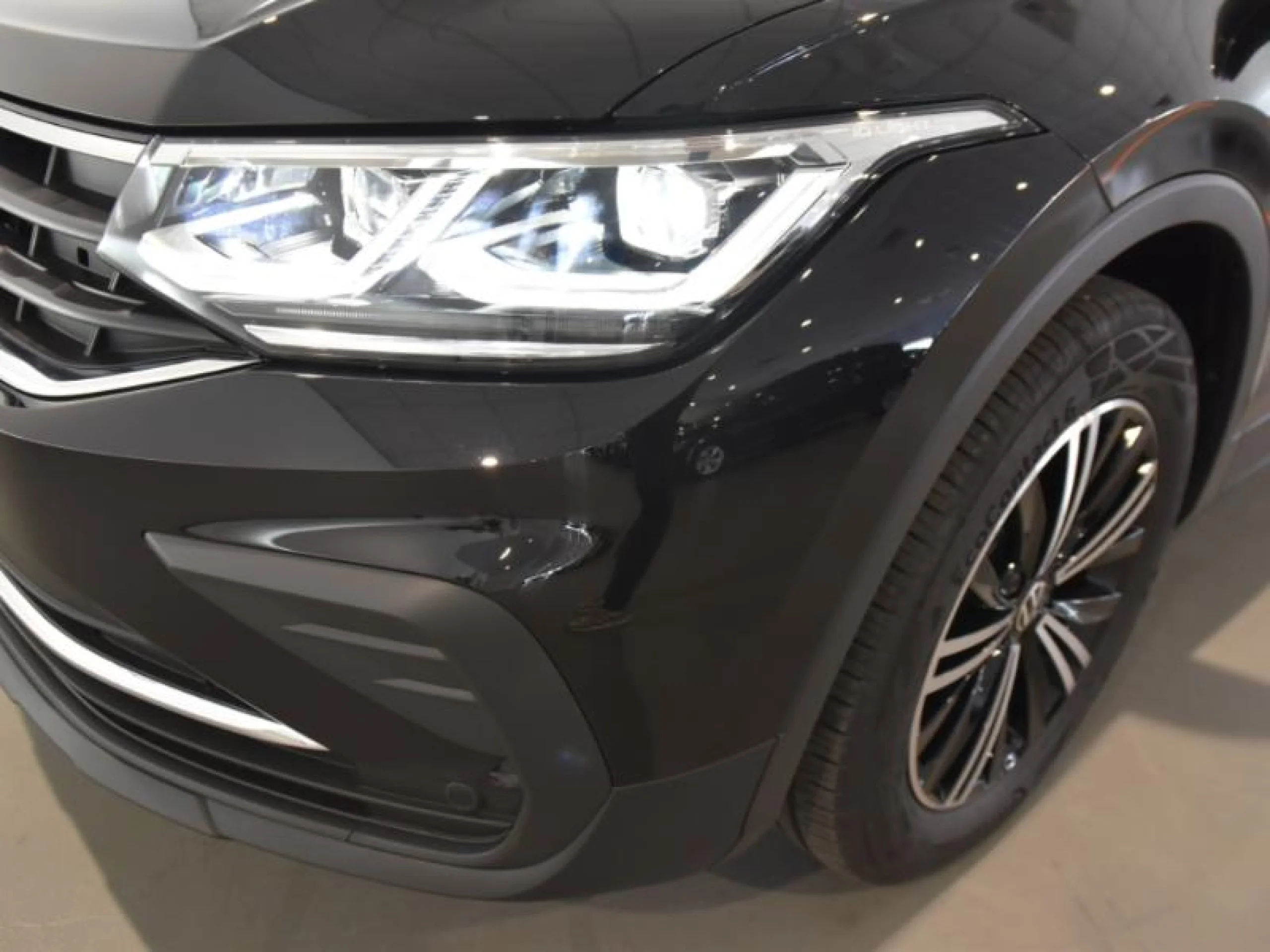 VOLKSWAGEN TIGUAN LIFE 2.0 TDI 110KW (150CV) - Foto 19