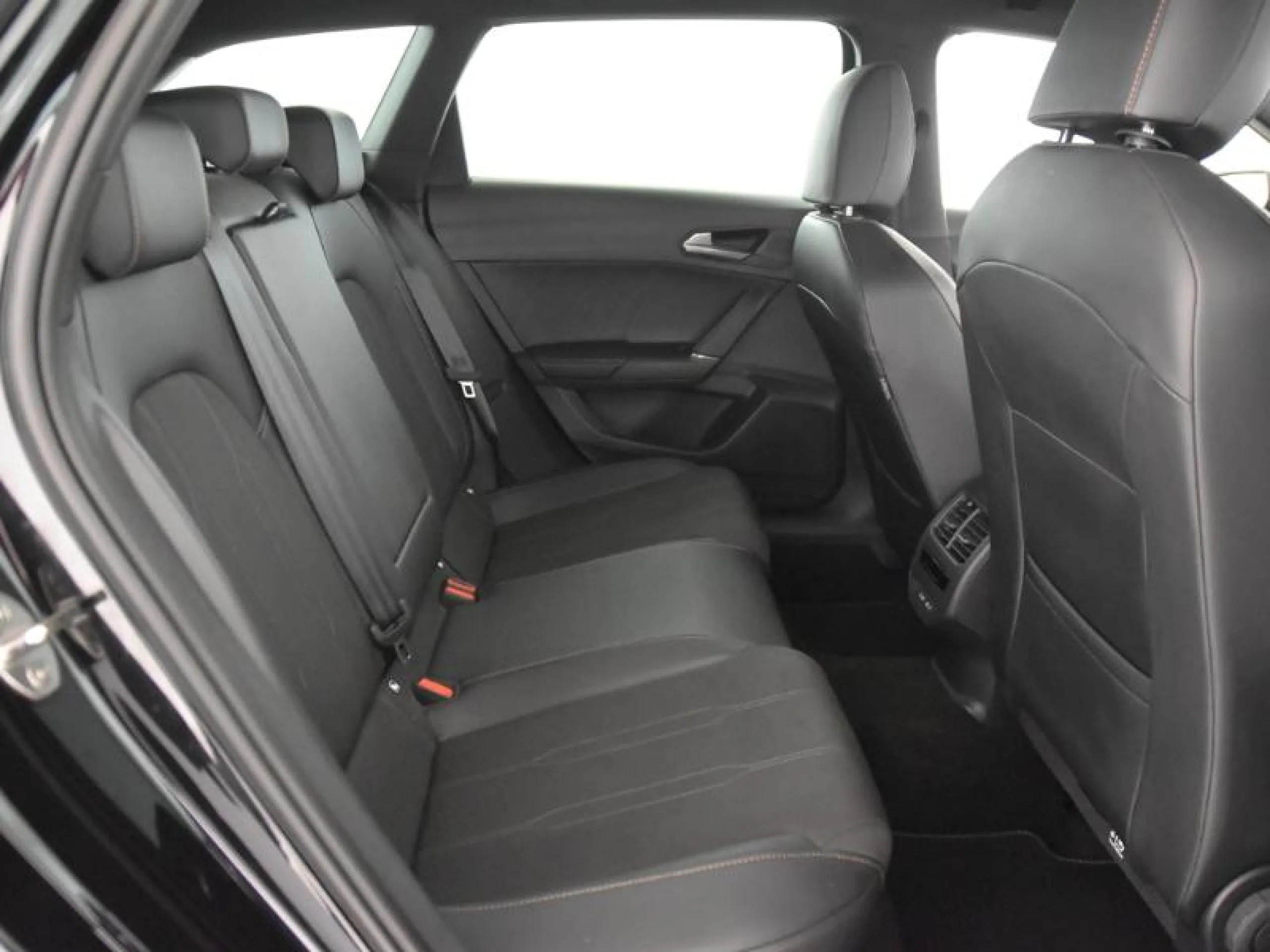 CUPRA LEON SP 1.5 ETSI 110KW (150CV) DSG - Foto 6