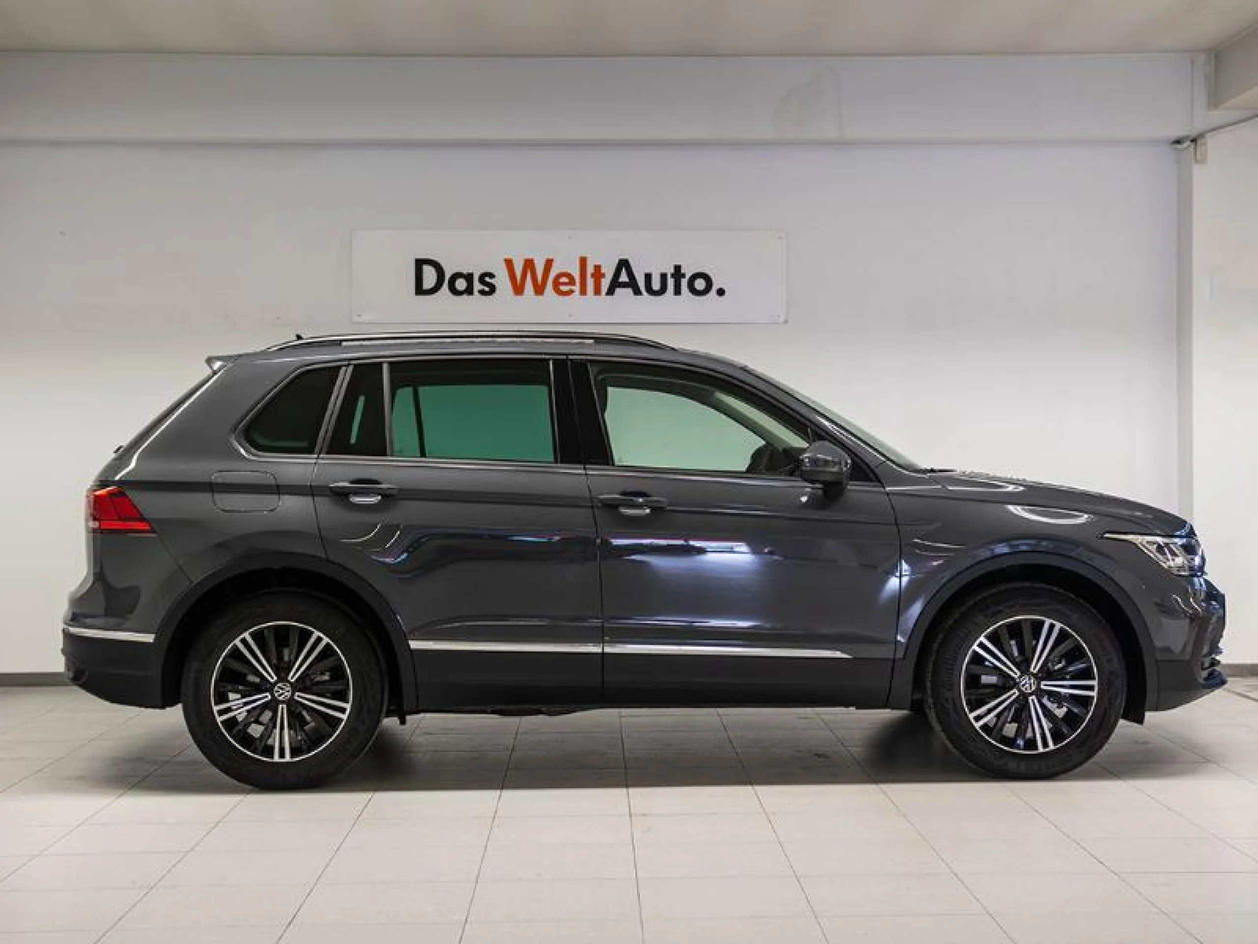 VOLKSWAGEN TIGUAN LIFE 2.0 TDI 90KW (122CV) - Foto 3