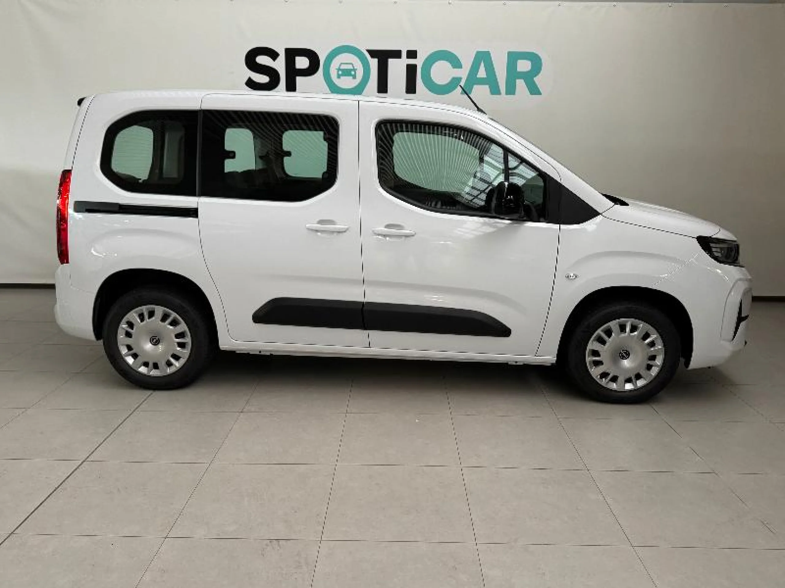 OPEL COMERCIALES COMBO NUEVO COMBO 100 CV 1.5 TD S/S MT6 €6.4 - Foto 4