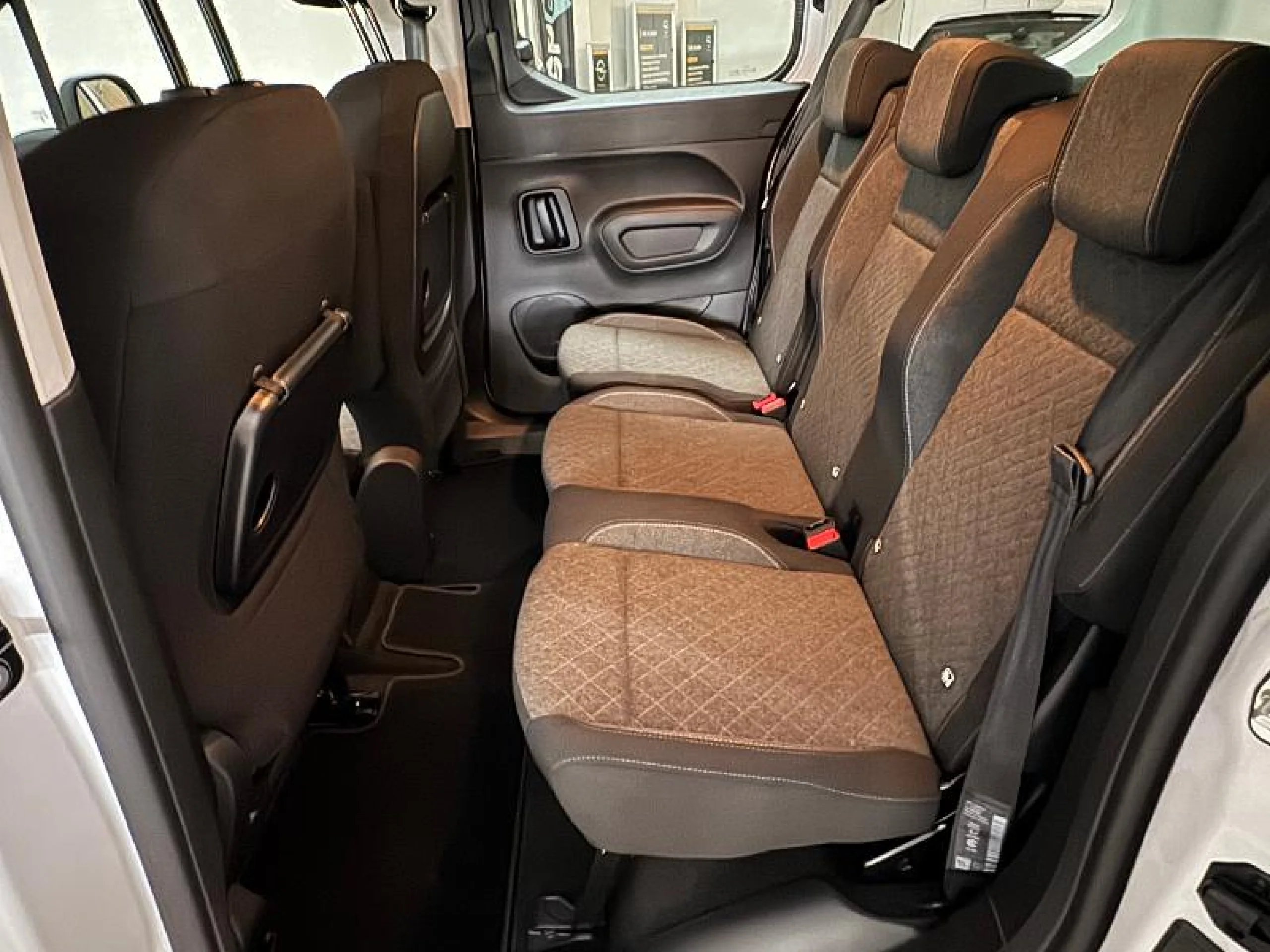 OPEL COMERCIALES COMBO NUEVO COMBO 100 CV 1.5 TD S/S MT6 €6.4 - Foto 10