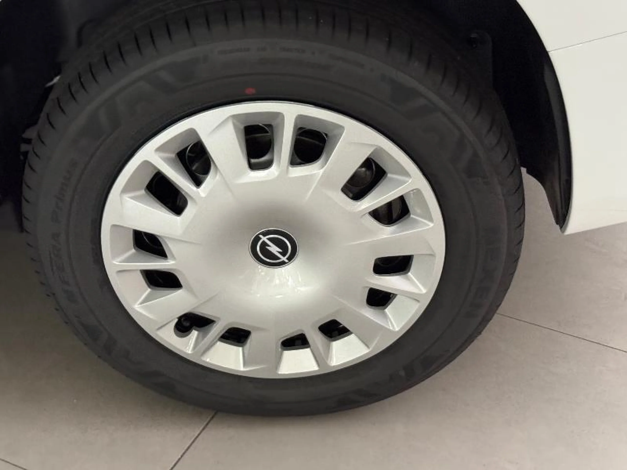 OPEL COMERCIALES COMBO NUEVO COMBO 100 CV 1.5 TD S/S MT6 €6.4 - Foto 11